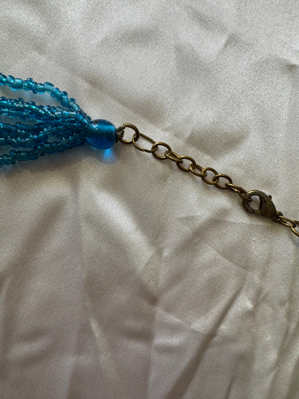 Collier bleu 90s