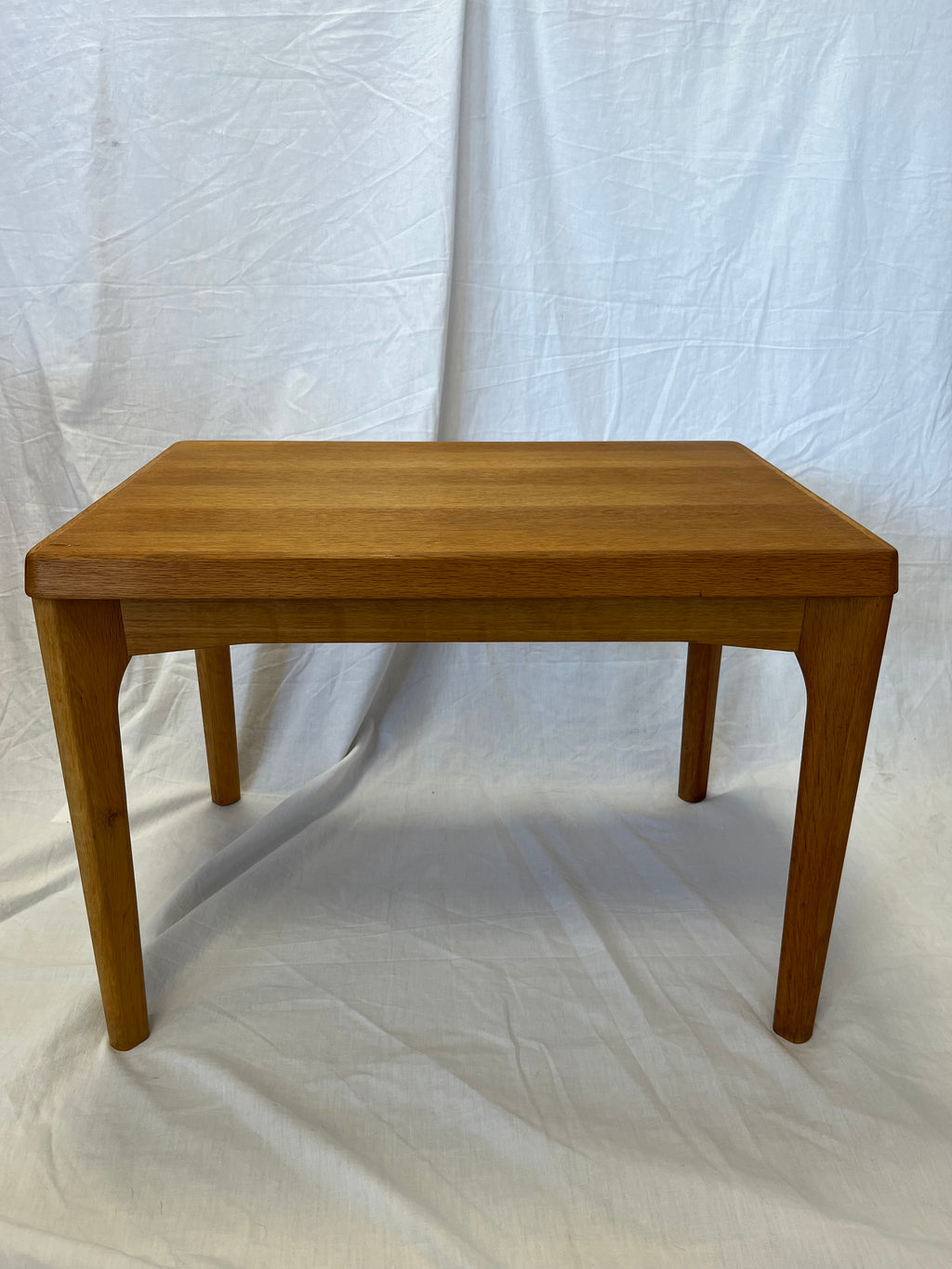 Table d’appoint scandinave en hetre 1970