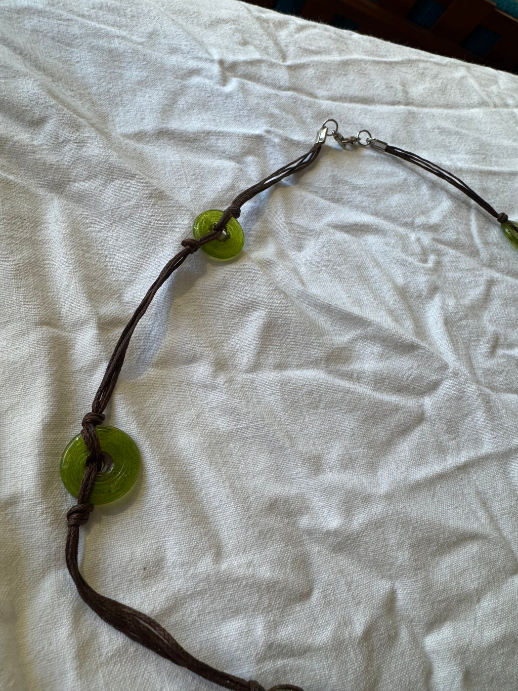 Collier vert en verre