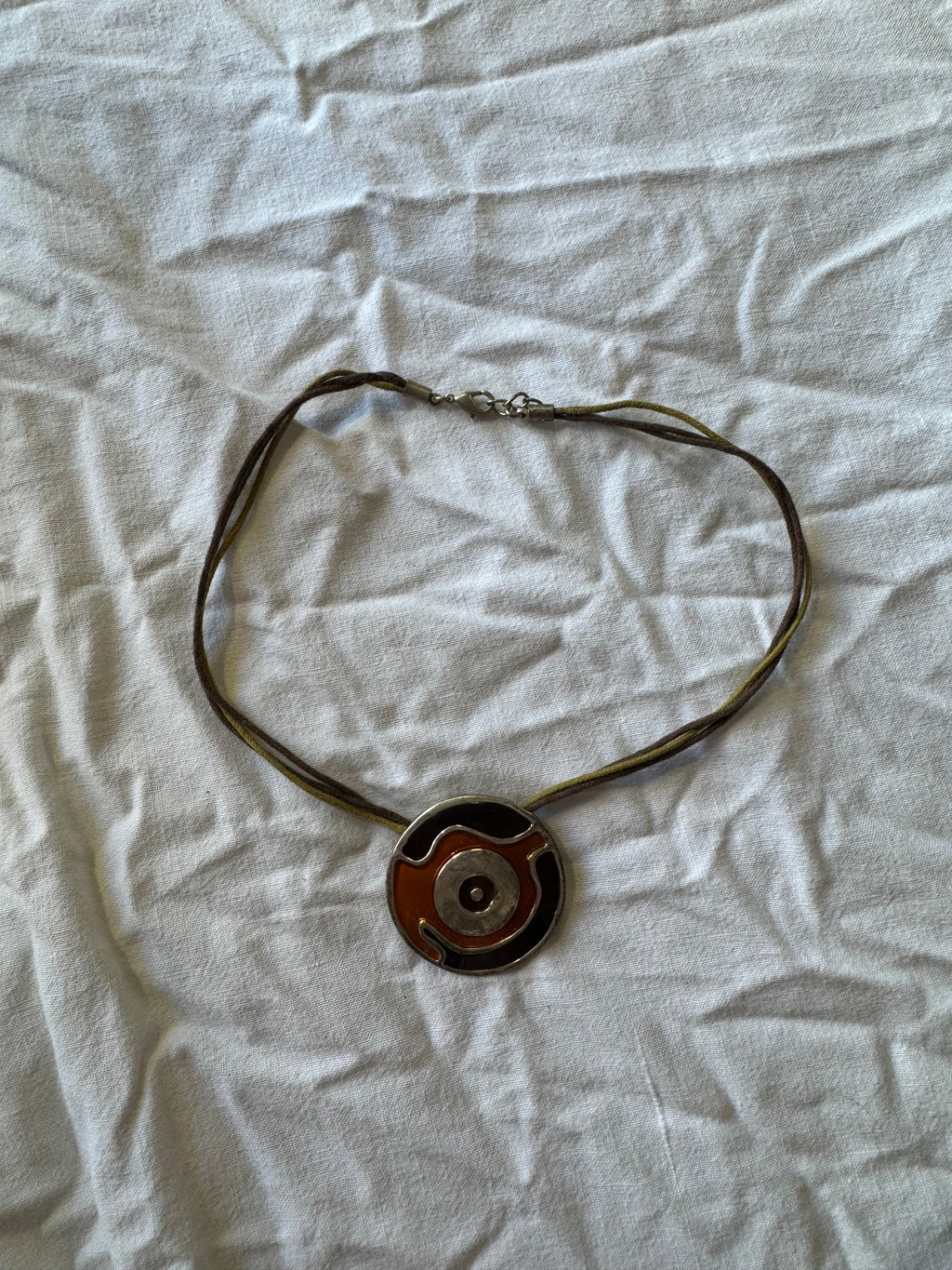 Collier orange et kaki