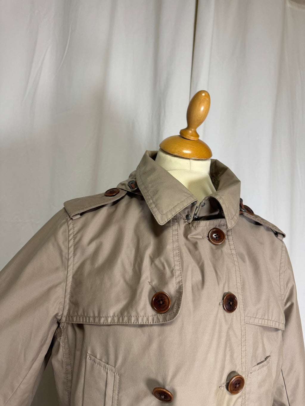 Trench-coat court Aigle