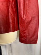 Veste en cuir rouge