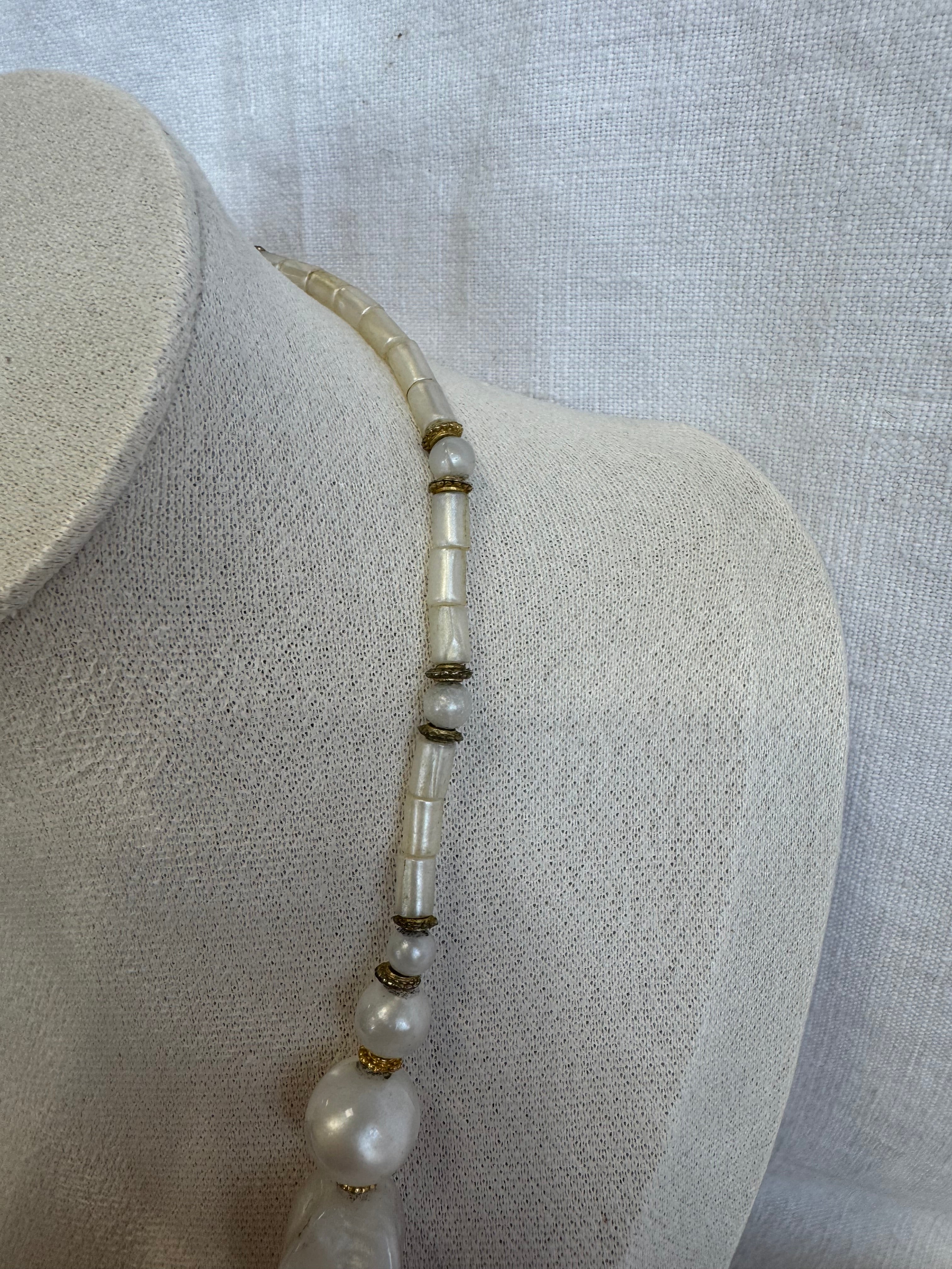 Collier fleurs pendantes