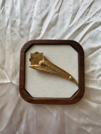 Broche métal doré