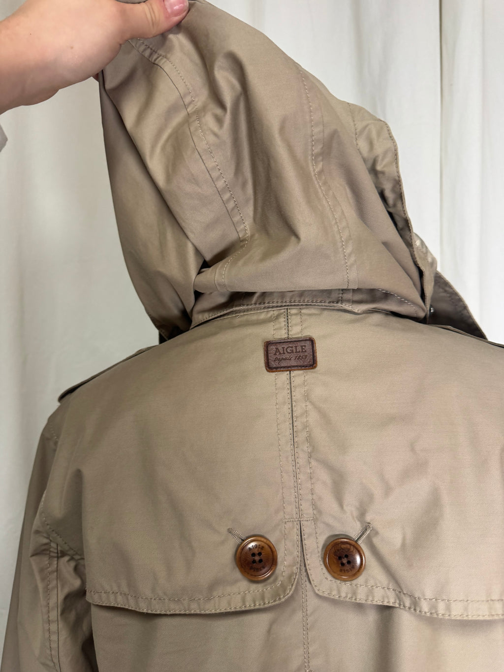Trench-coat court Aigle
