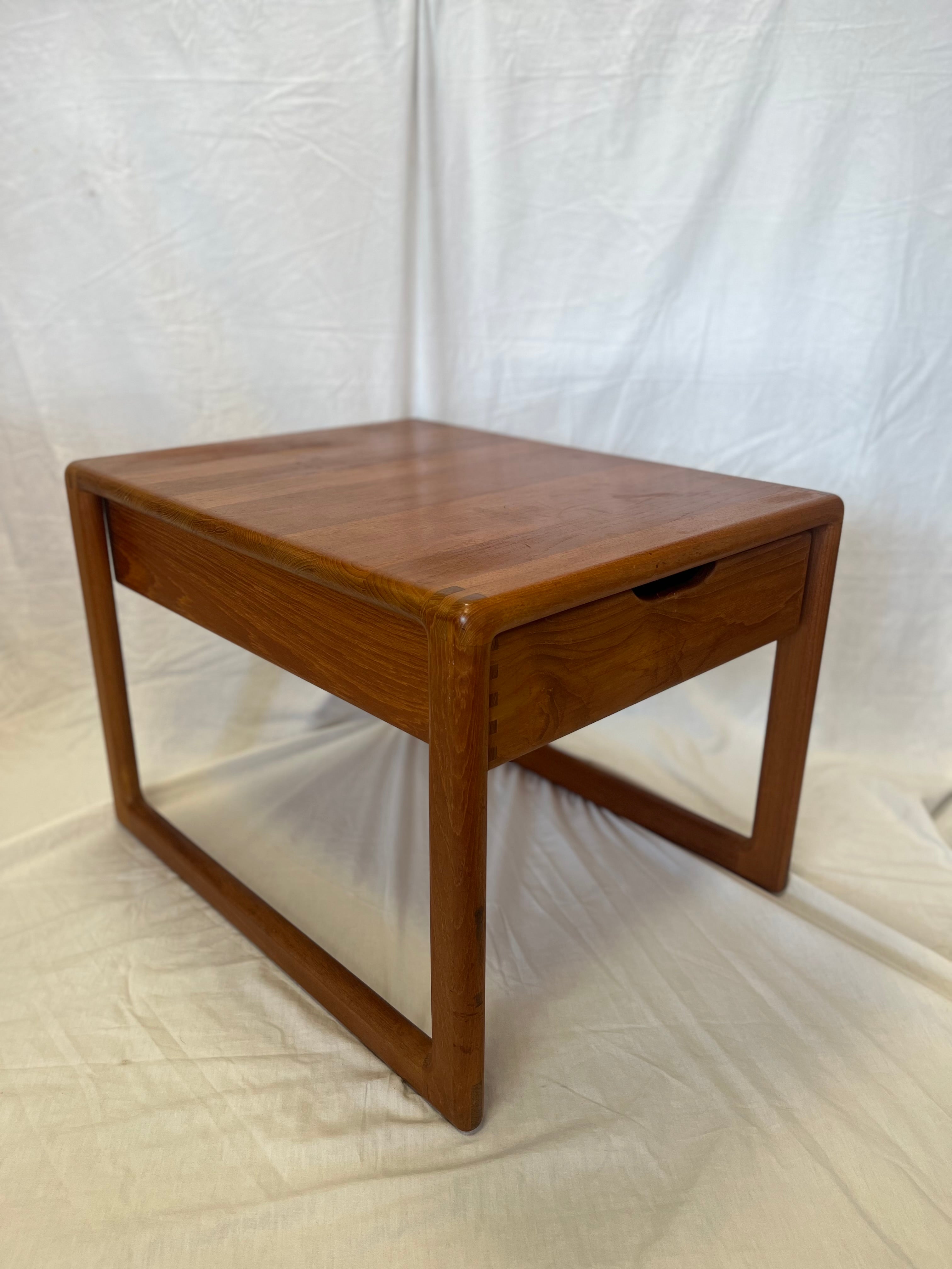 Table d’appoint scandinave 1970