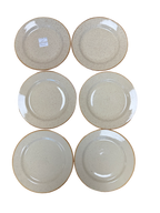 Assiettes plates en céramique beige