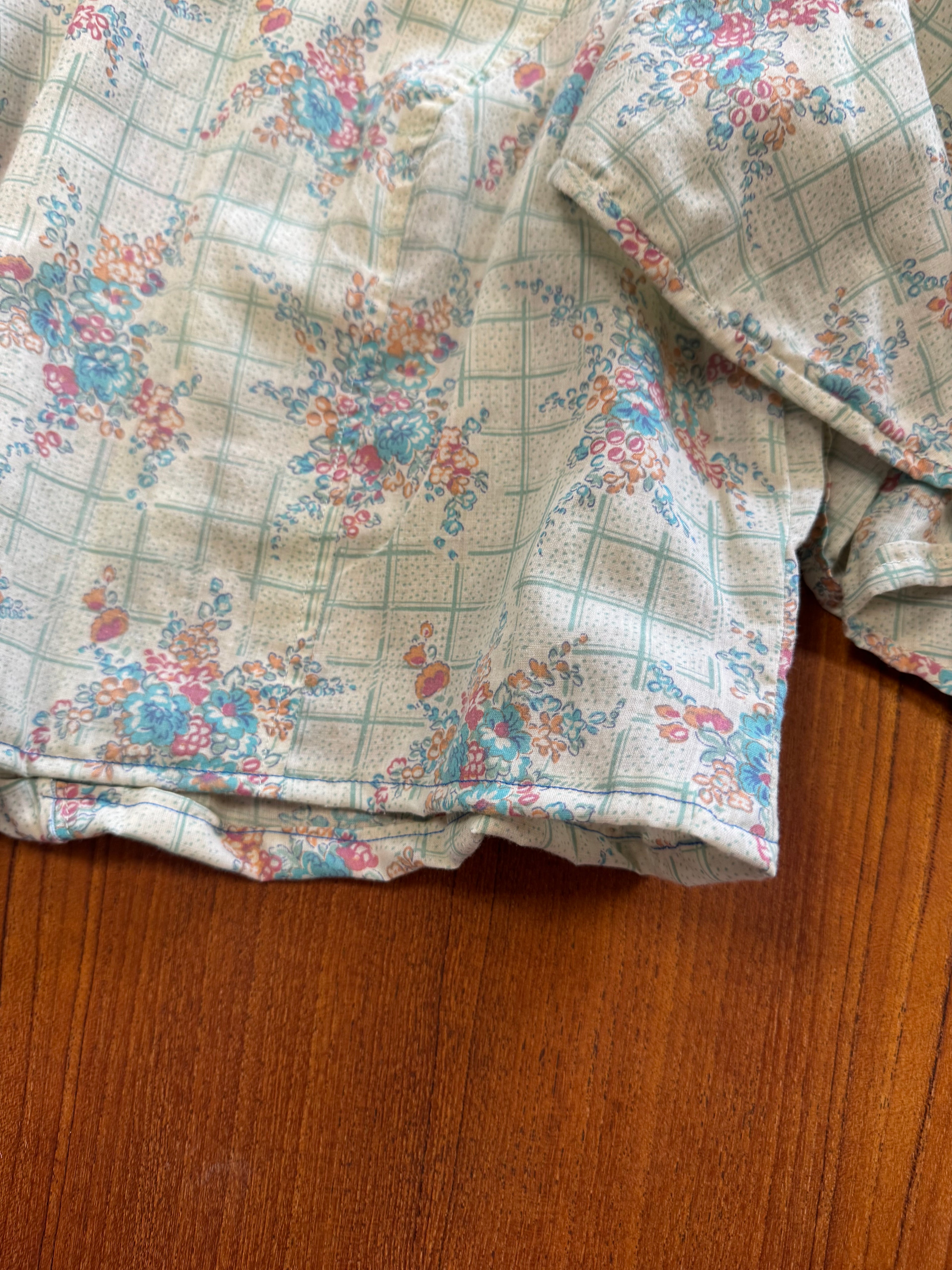Blouse courte à fleurs
