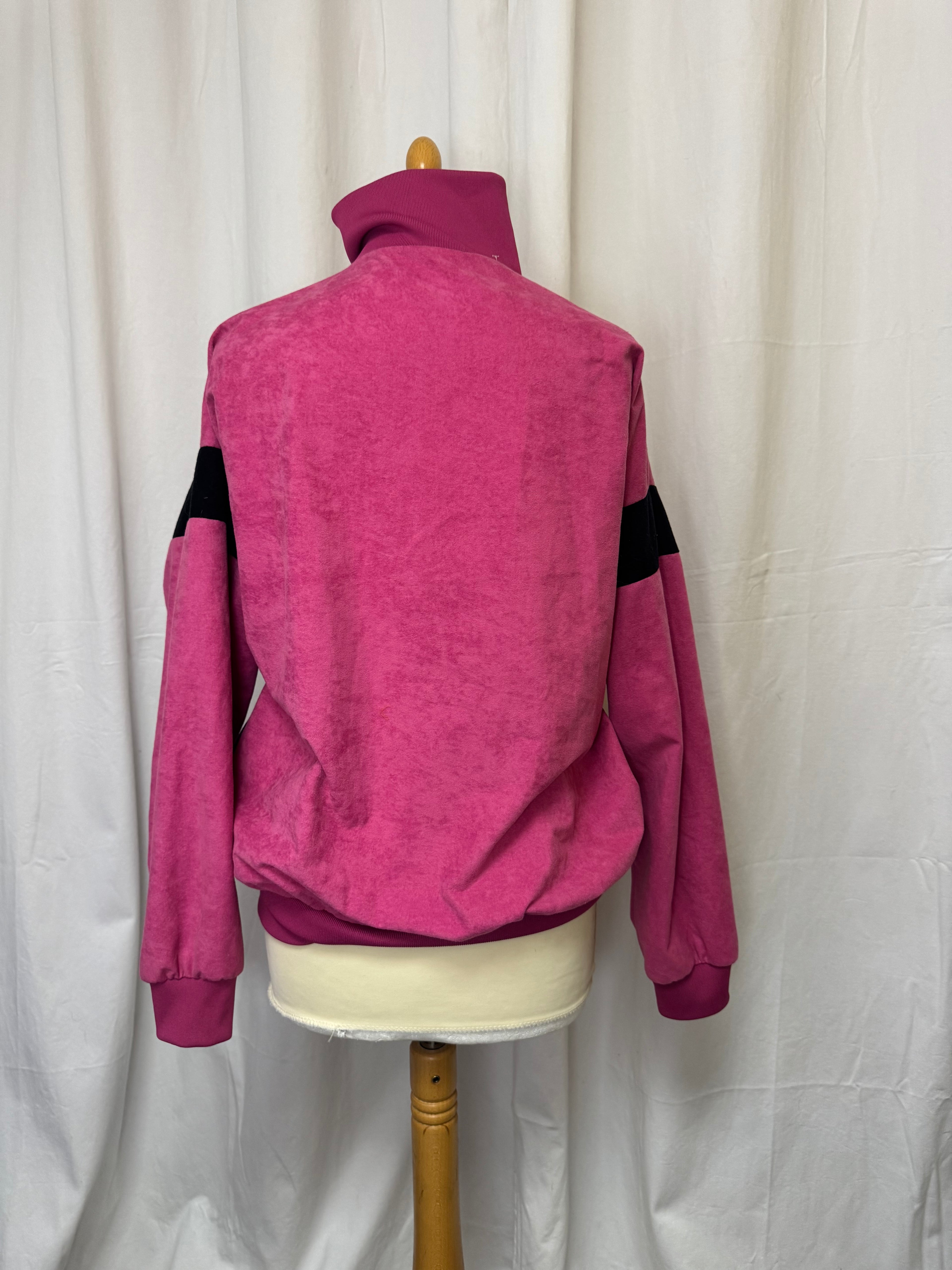 Sweat rose 90s