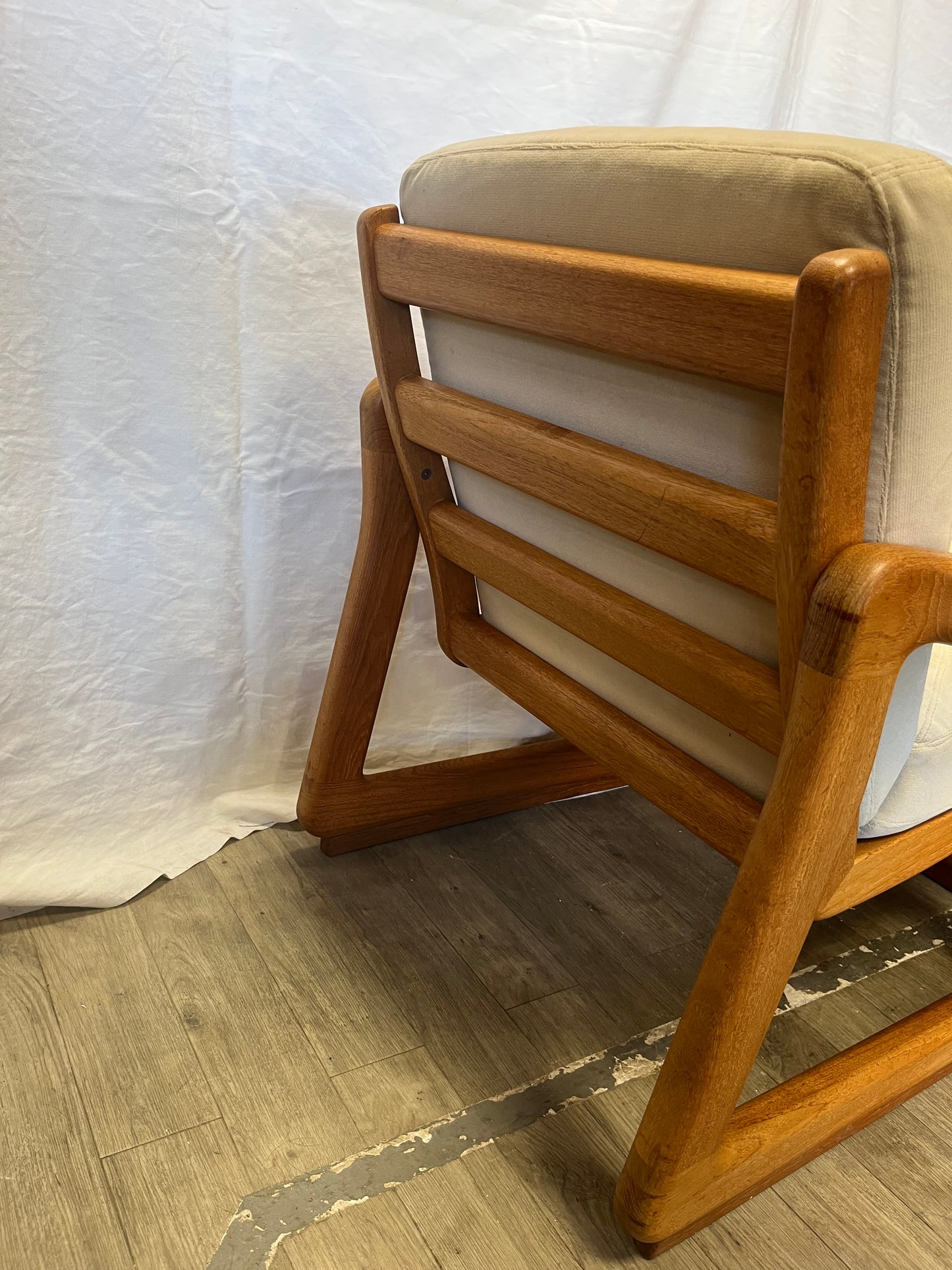 Paire de fauteuils scandinaves en teck massif 1970