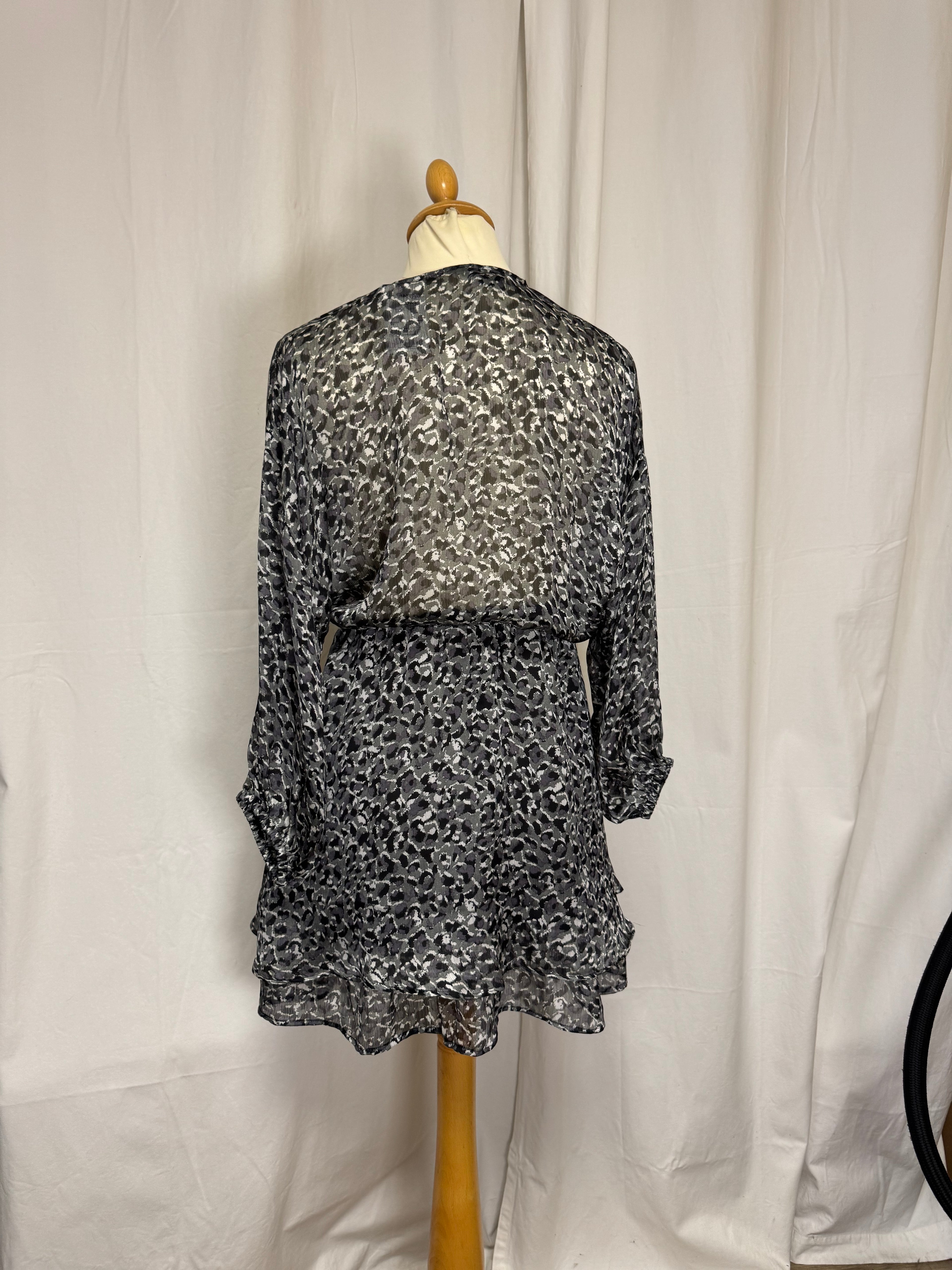 Robe léopard Mango