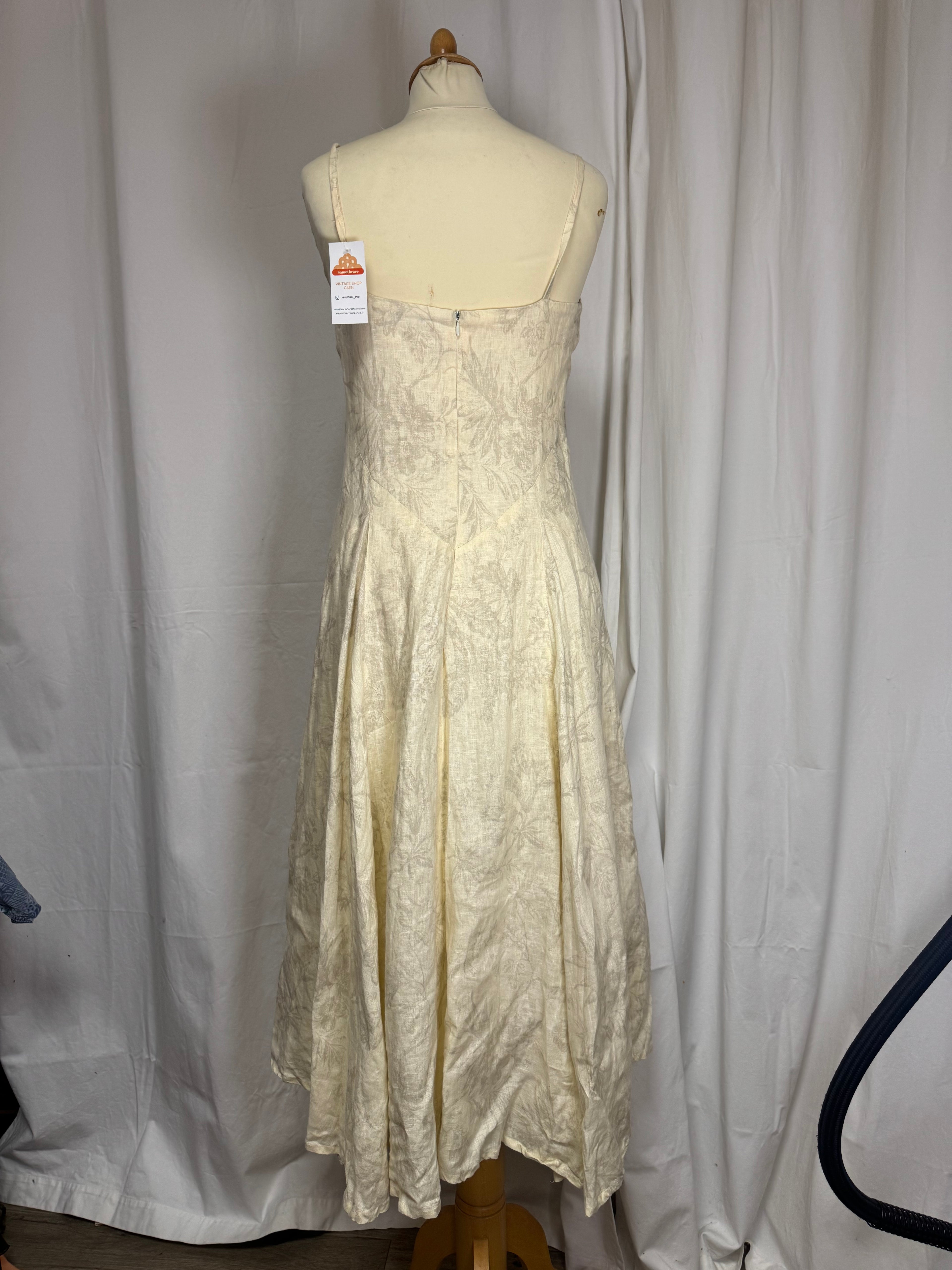 Robe beige à fleurs