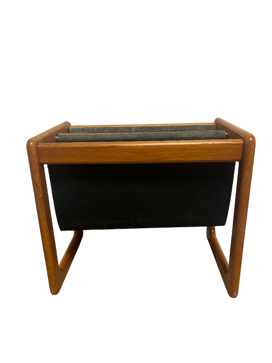 Porte-revues scandinave en teck massif et cuir Aksel Kjesgaard 1970