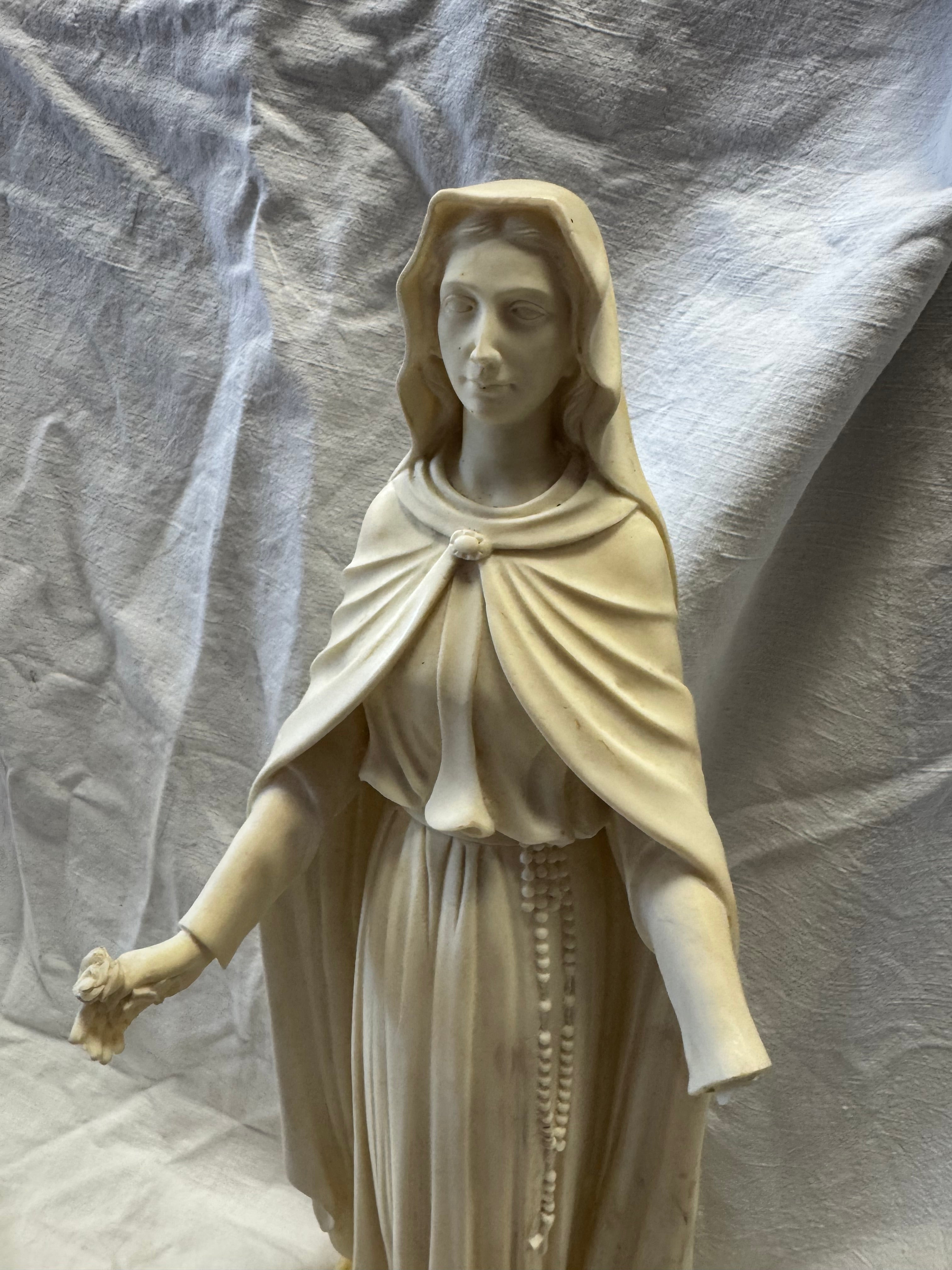 Statue de la vierge en résine