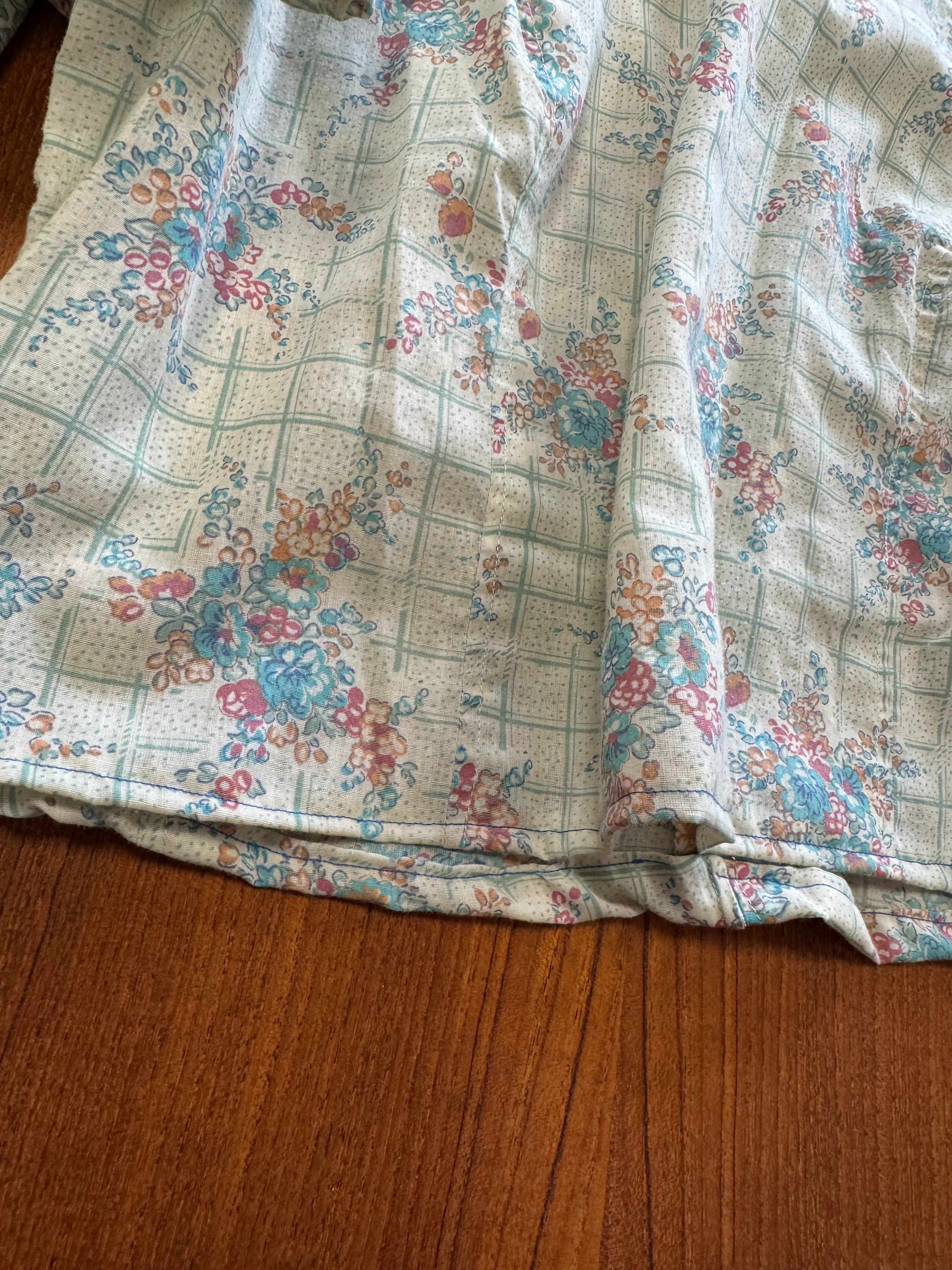 Blouse courte à fleurs