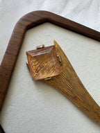 Broche métal doré