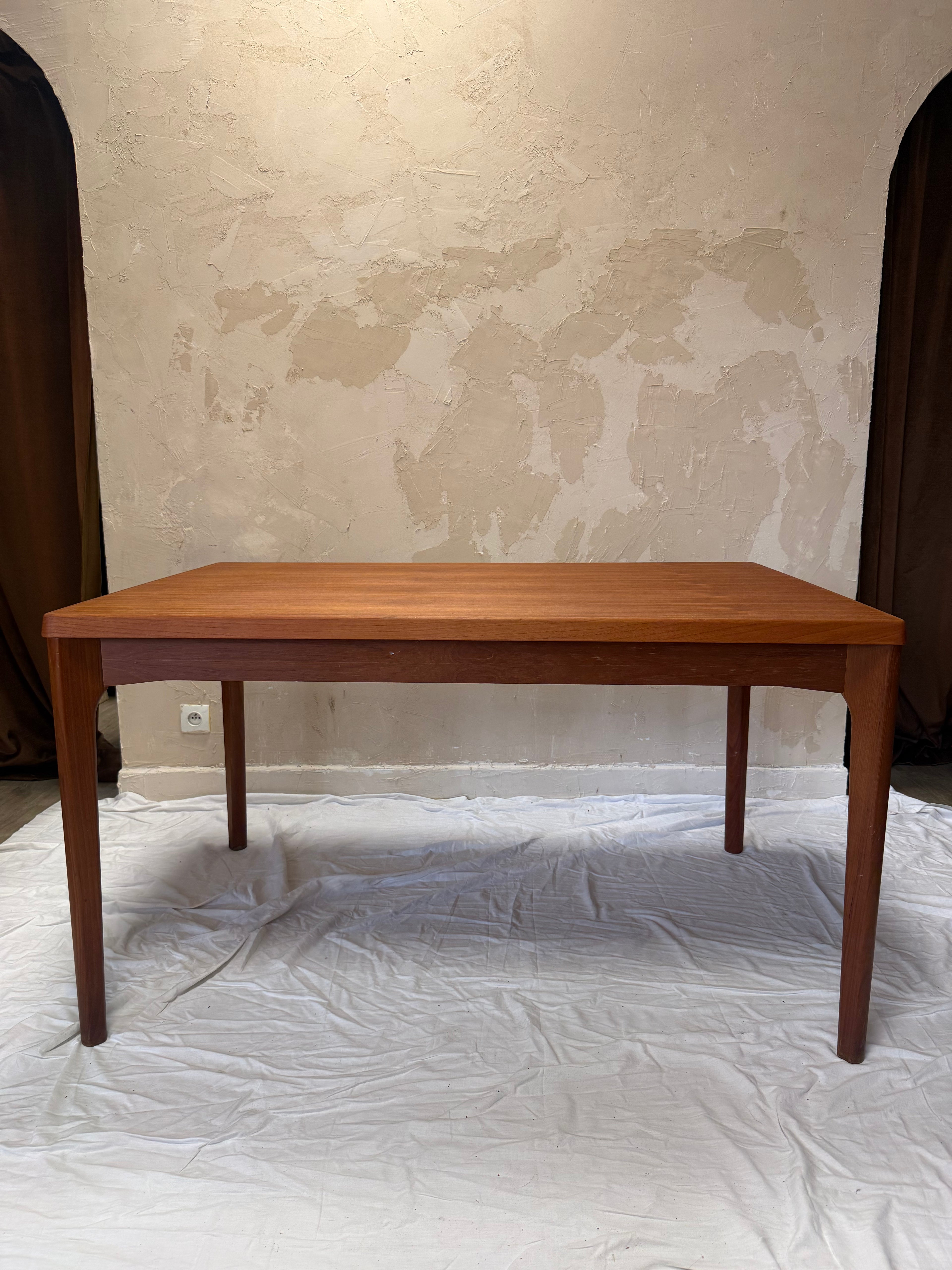 Table à manger Henning Kjaernulf 1970
