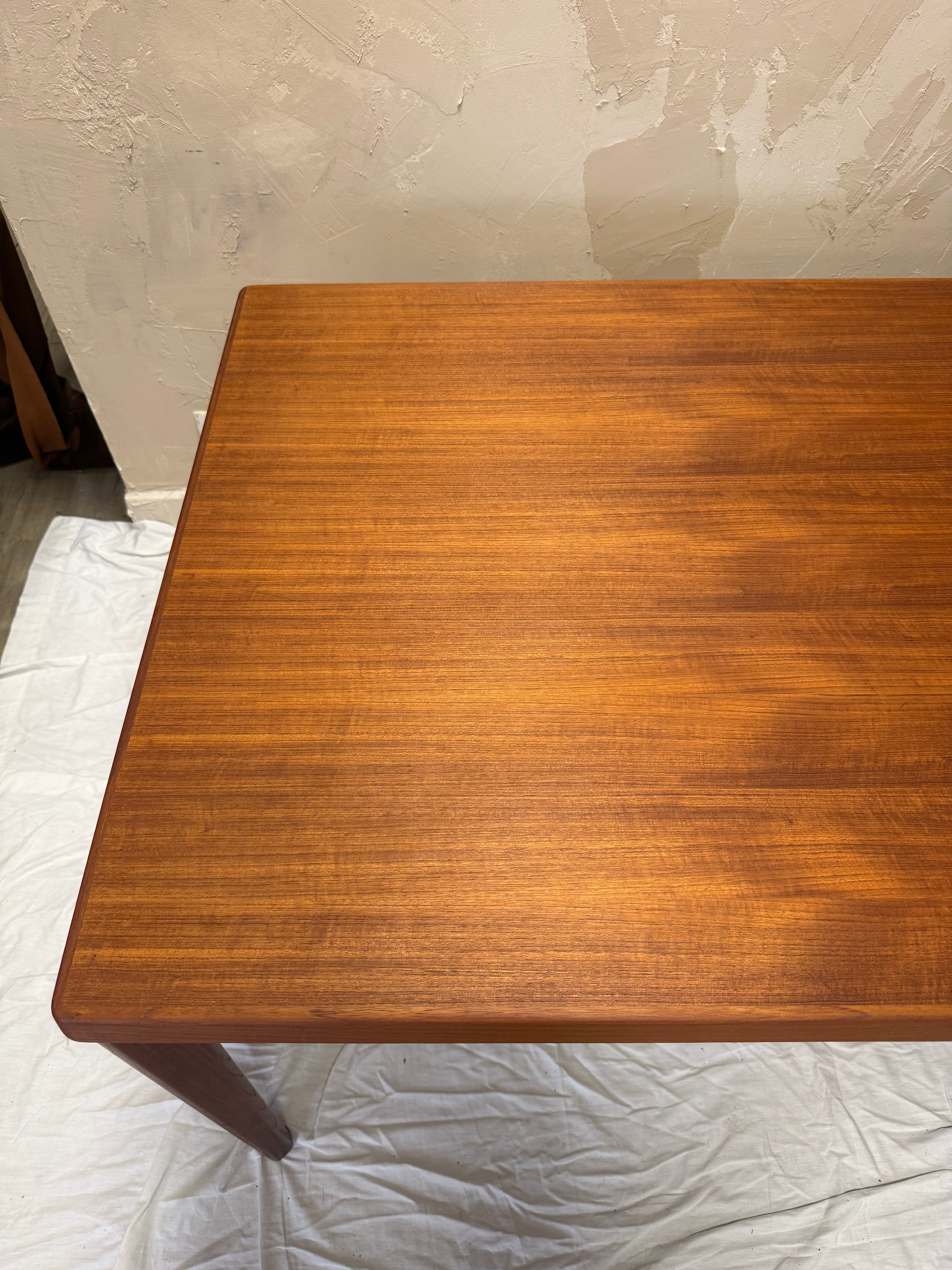 Table à manger Henning Kjaernulf 1970