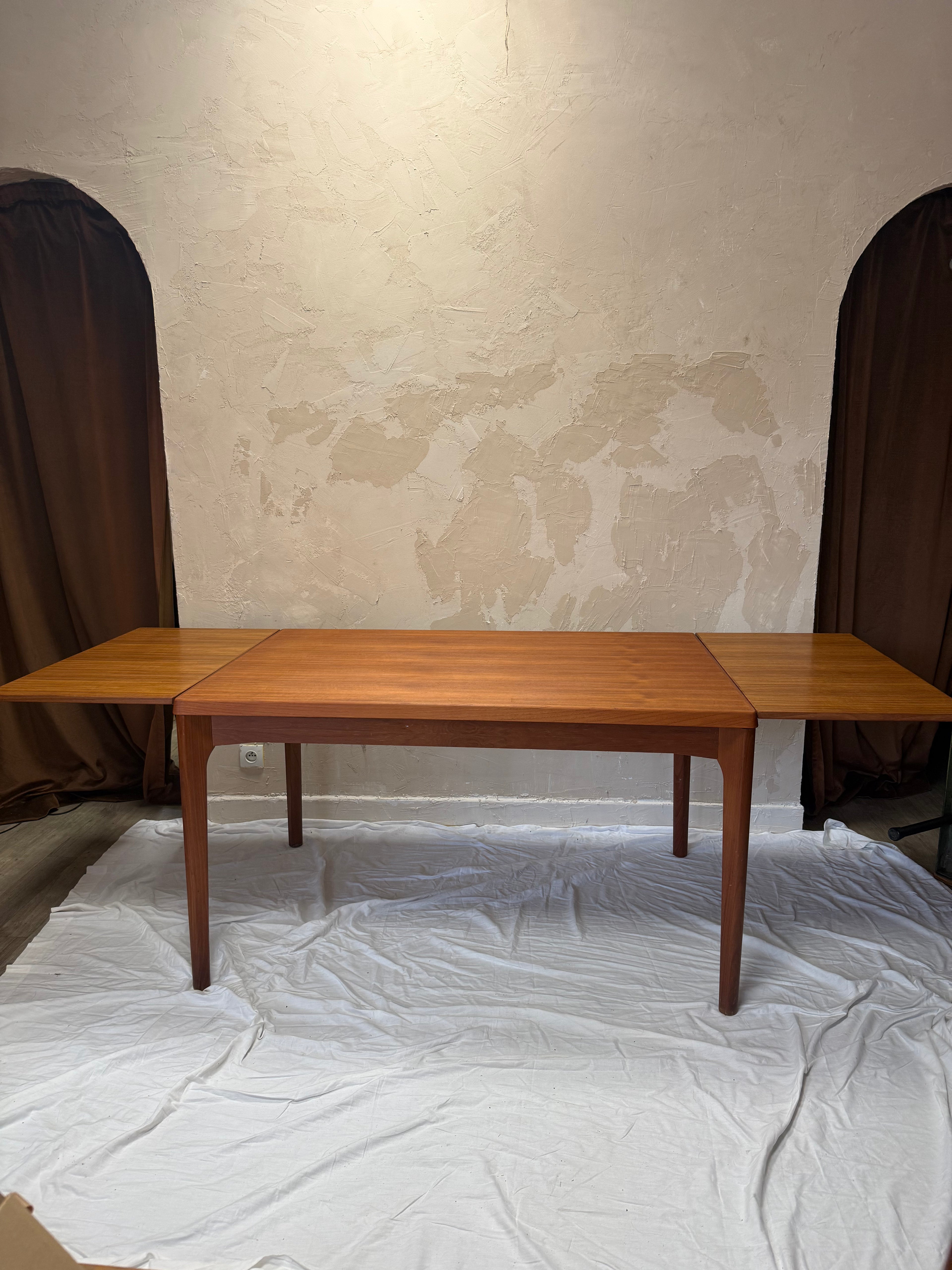Table à manger Henning Kjaernulf 1970