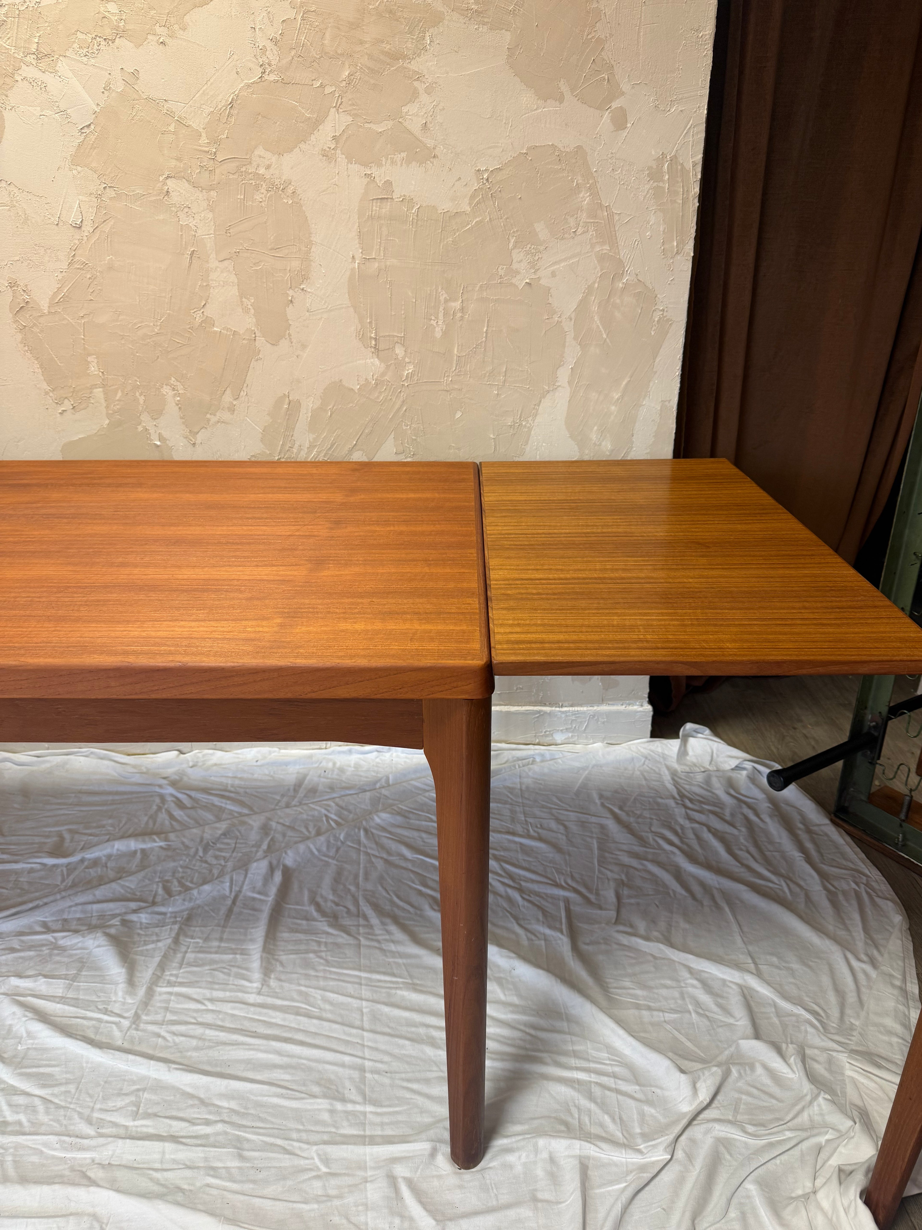 Table à manger Henning Kjaernulf 1970