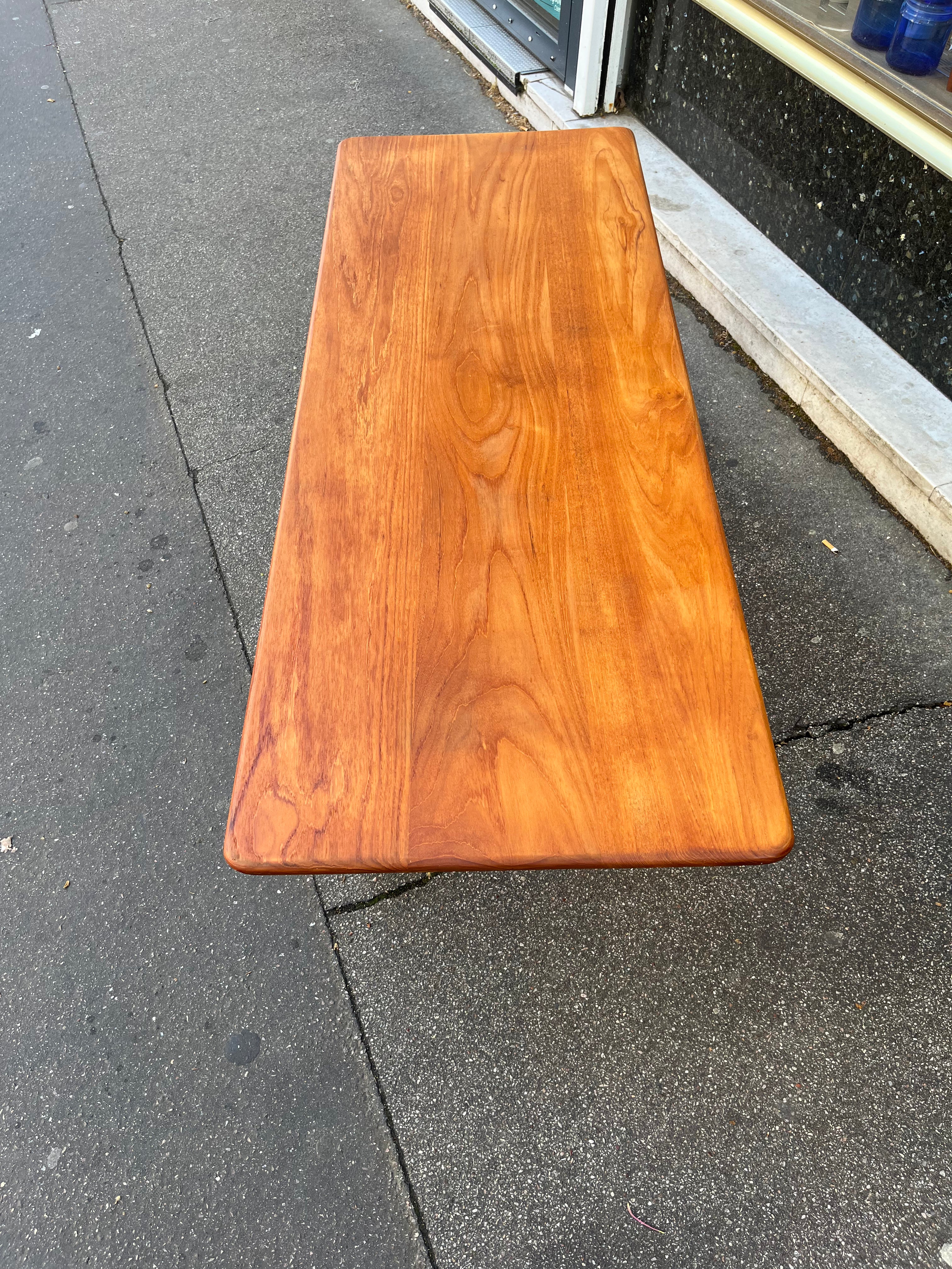 Table basse scandinave en teck massif 1970