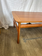 Table basse scandinave en teck massif 1960