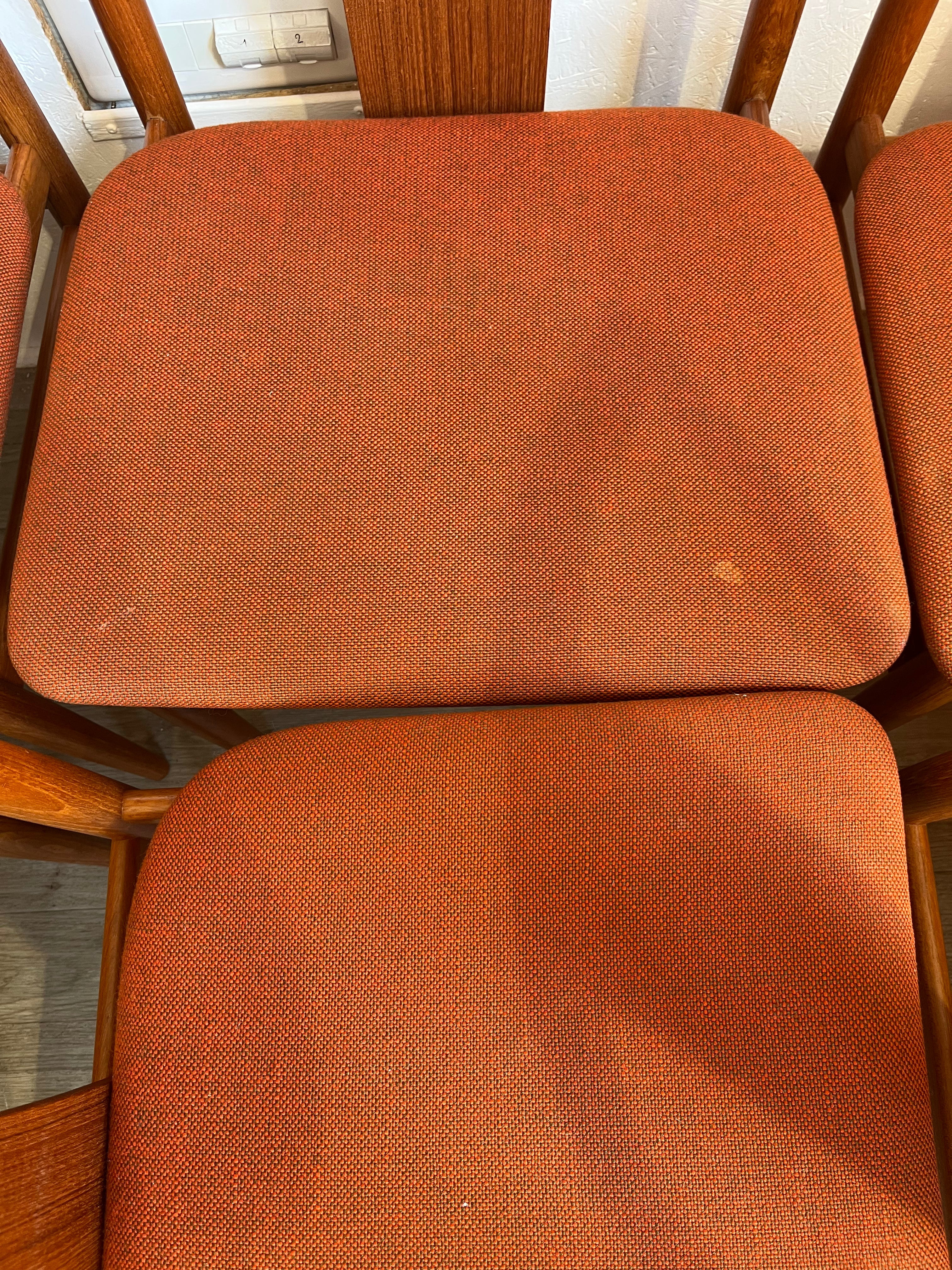 Chaises scandinaves en teck massif 1960