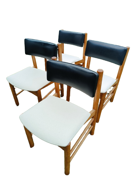 Quatre chaises scandinaves années 70 en hêtre