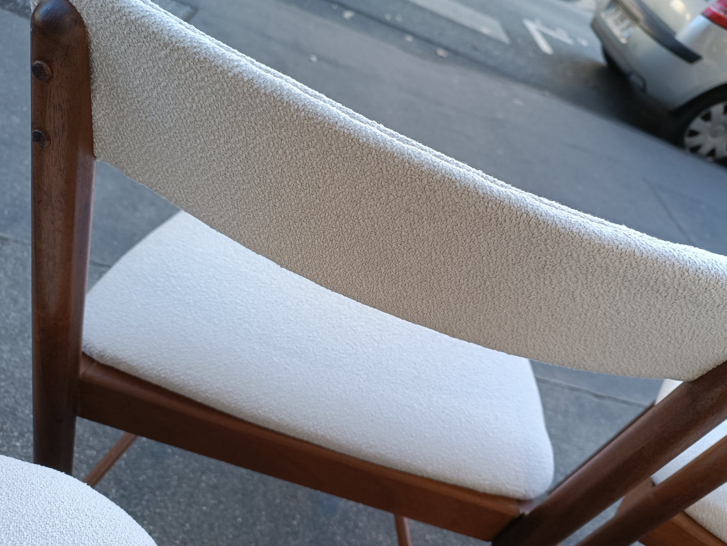 Chaises scandinaves de McIntoch en teck et bouclette blanc