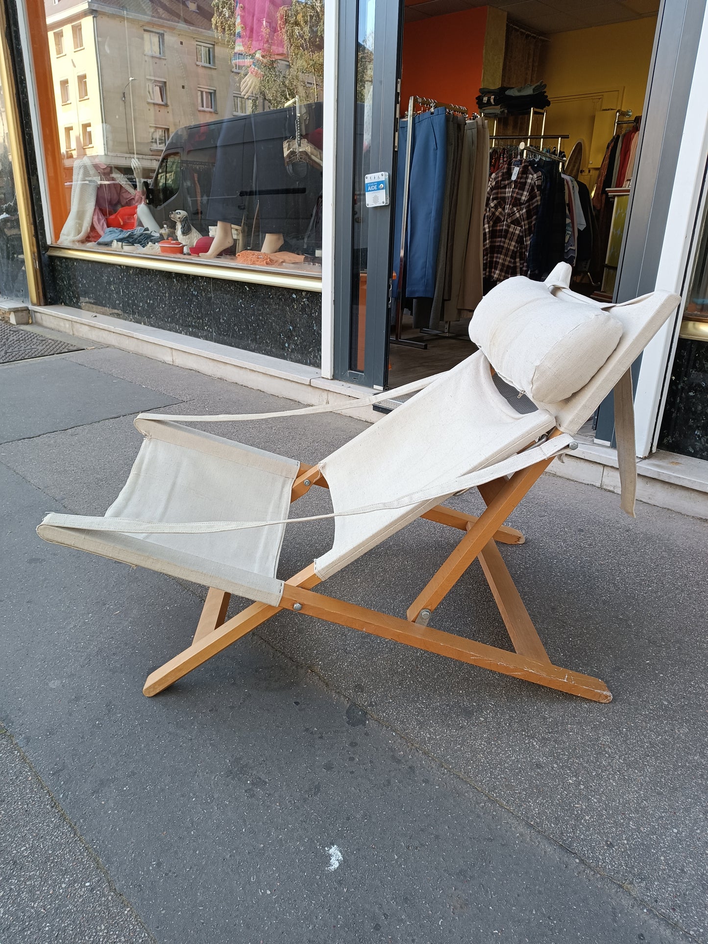 Transat scandinave en hêtre et toile de jute.