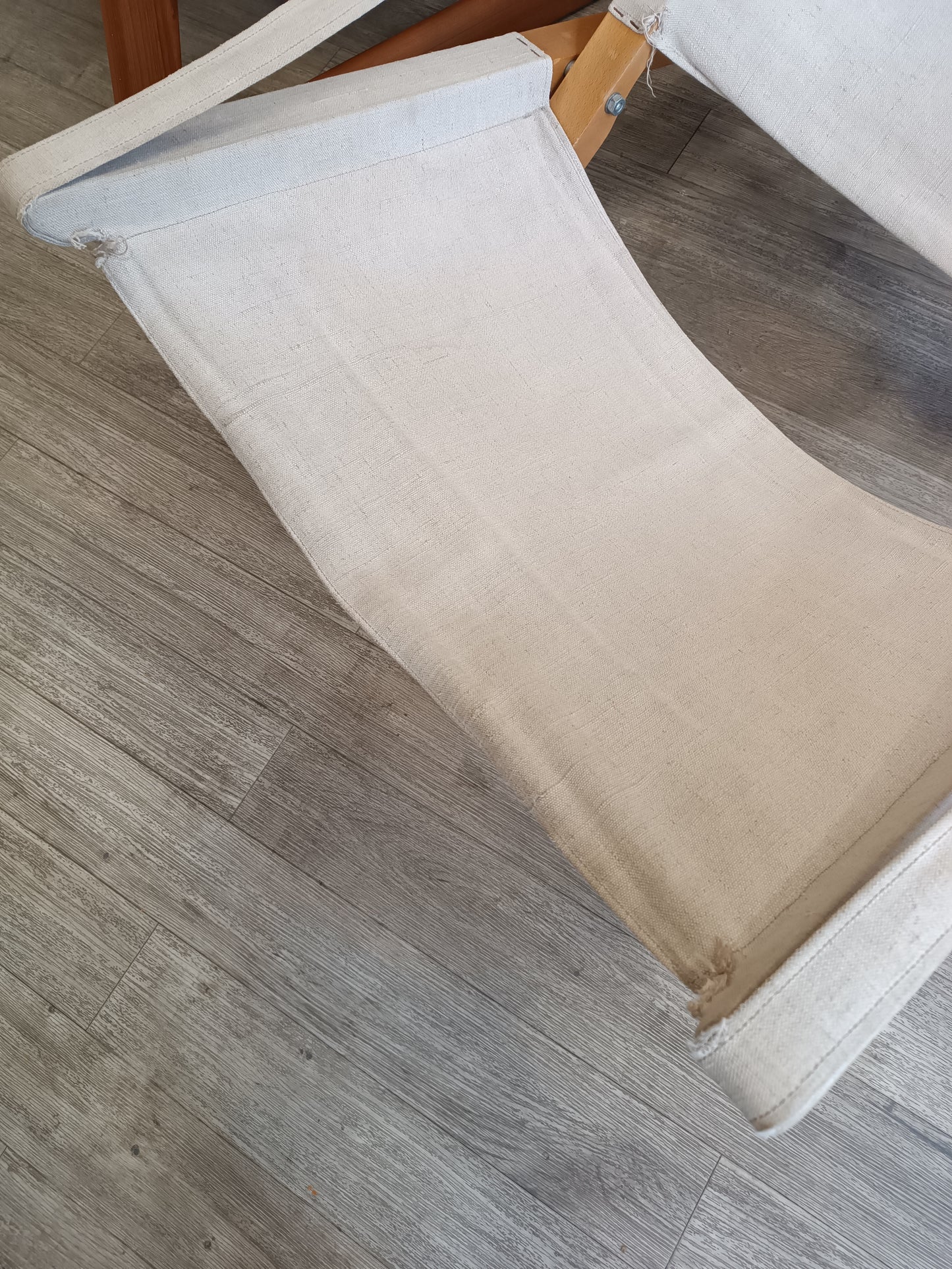 Transat scandinave en hêtre et toile de jute.