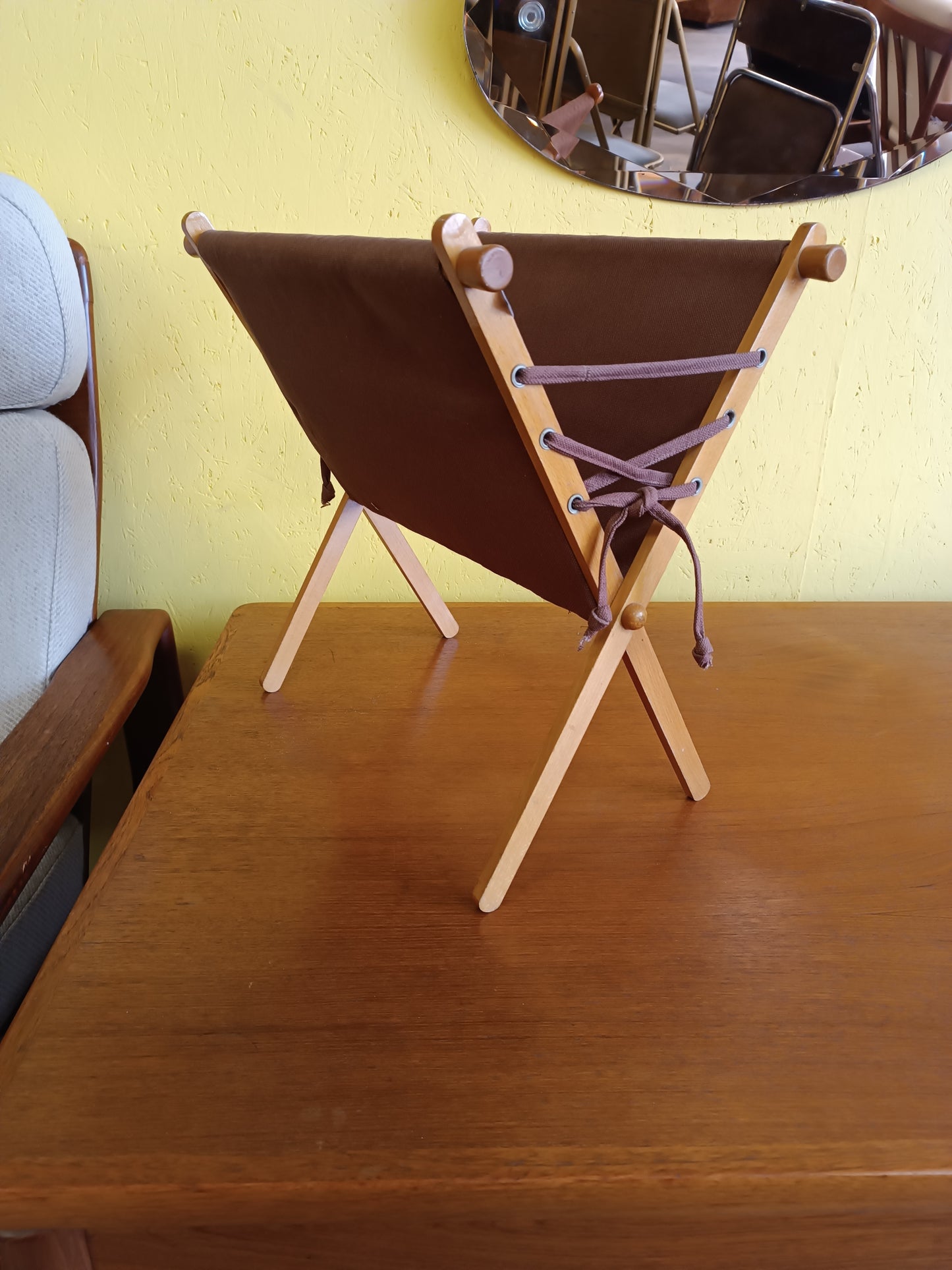 Porte revue scandinave en hêtre