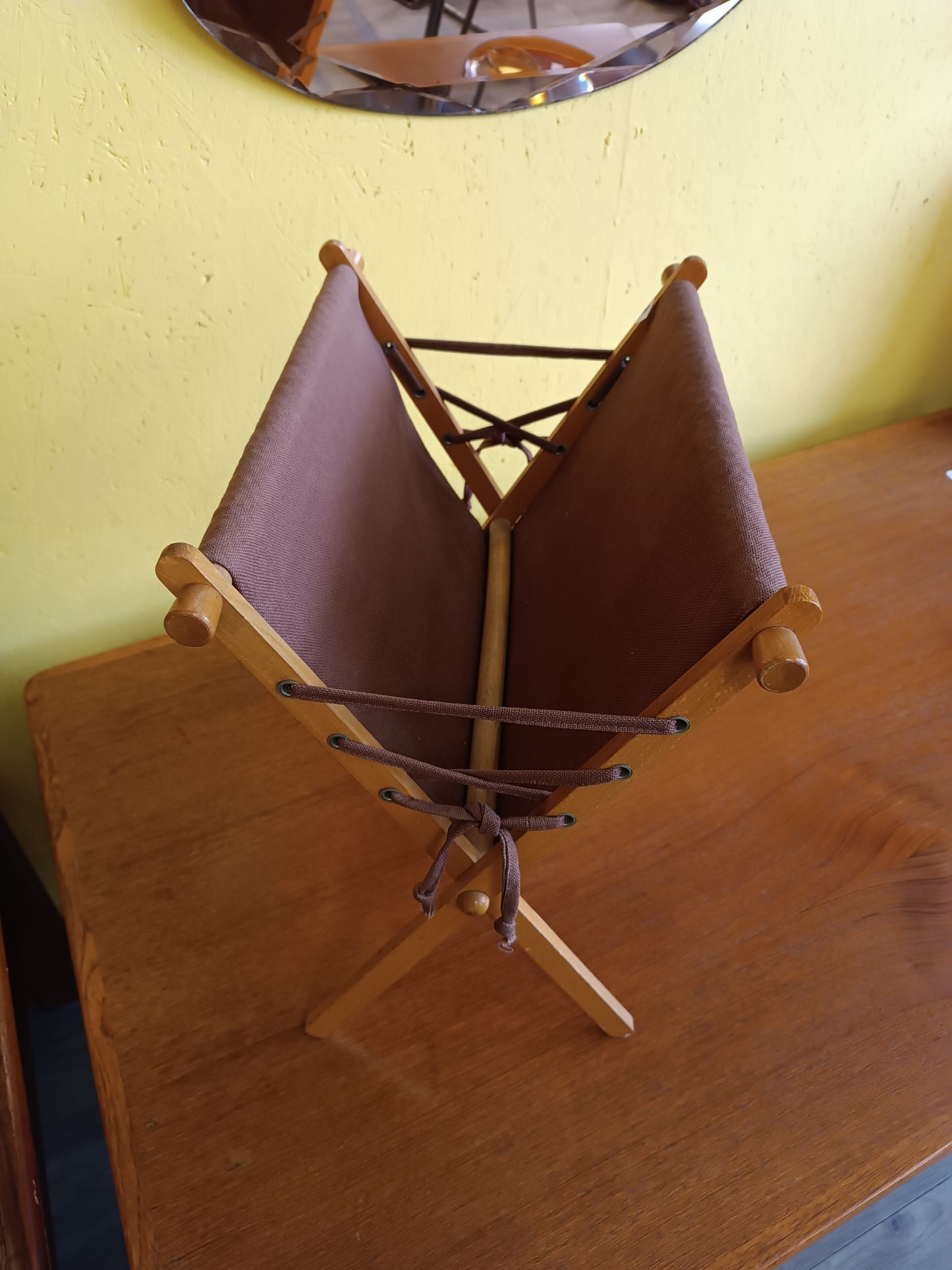 Porte revue scandinave en hêtre