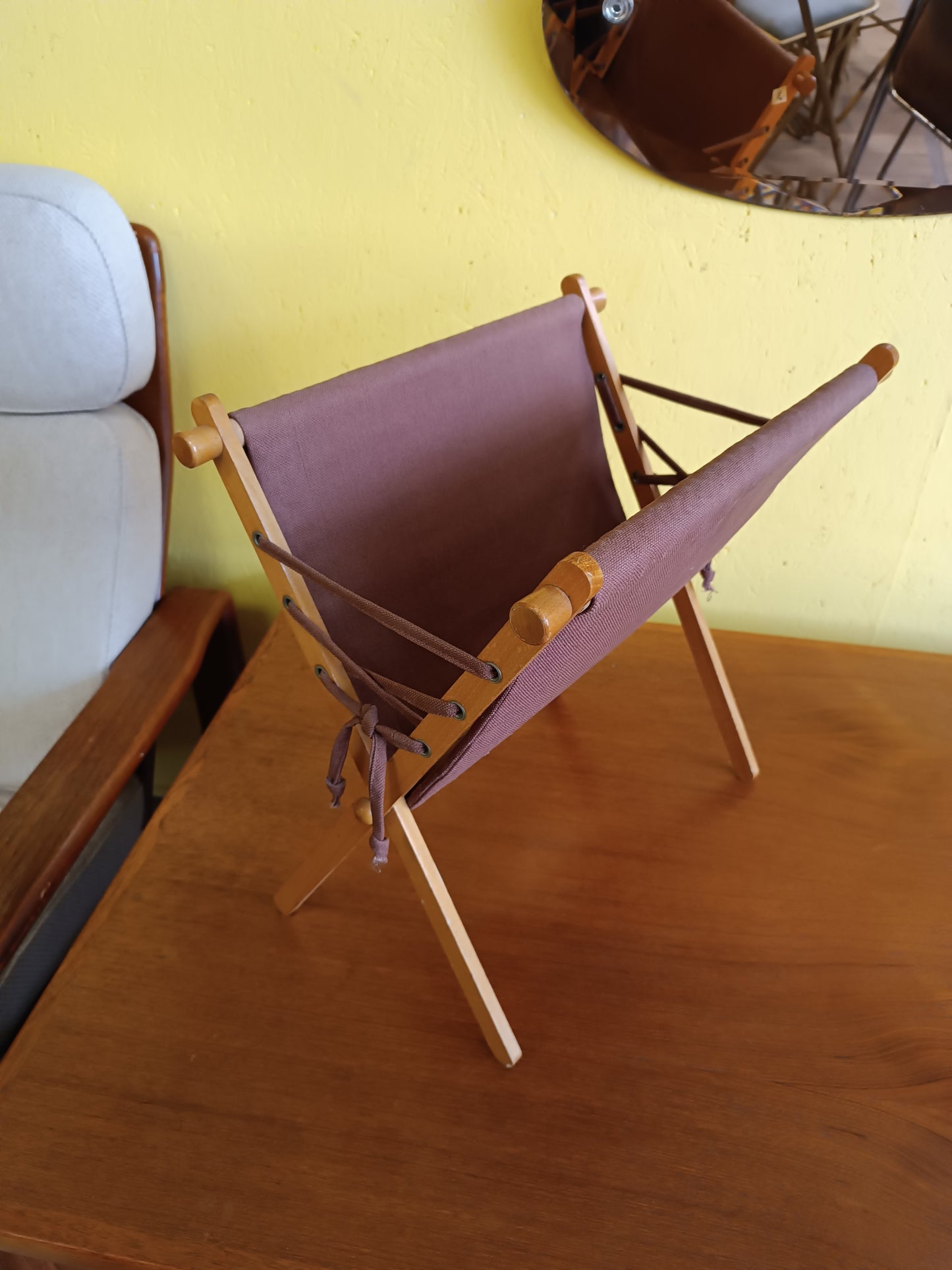 Porte revue scandinave en hêtre