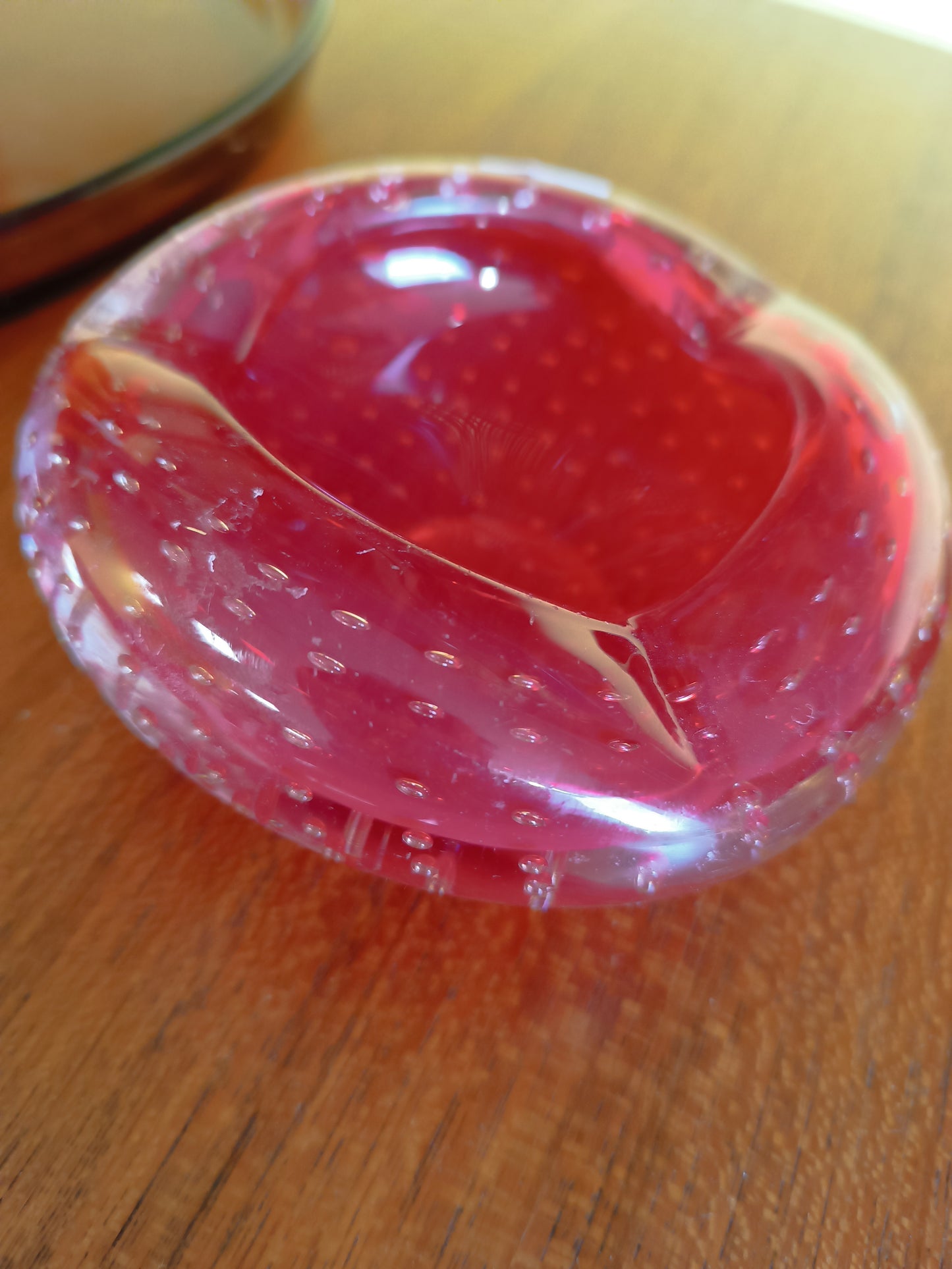Cendrier rouge en verre de Murano à bulles