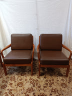Paire de fauteuils scandinaves en teck massif et cuir Mickaël Laursen