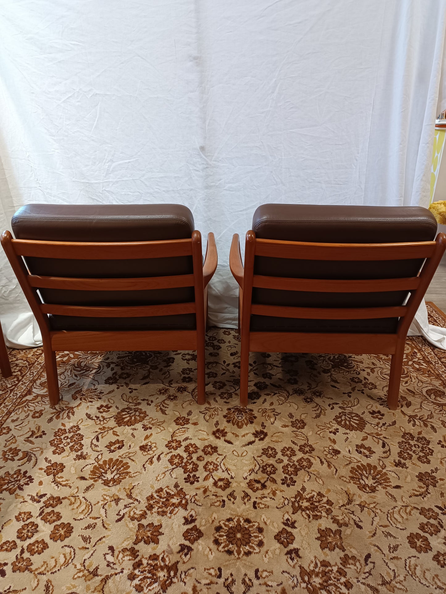 Paire de fauteuils scandinaves en teck massif et cuir Mickaël Laursen