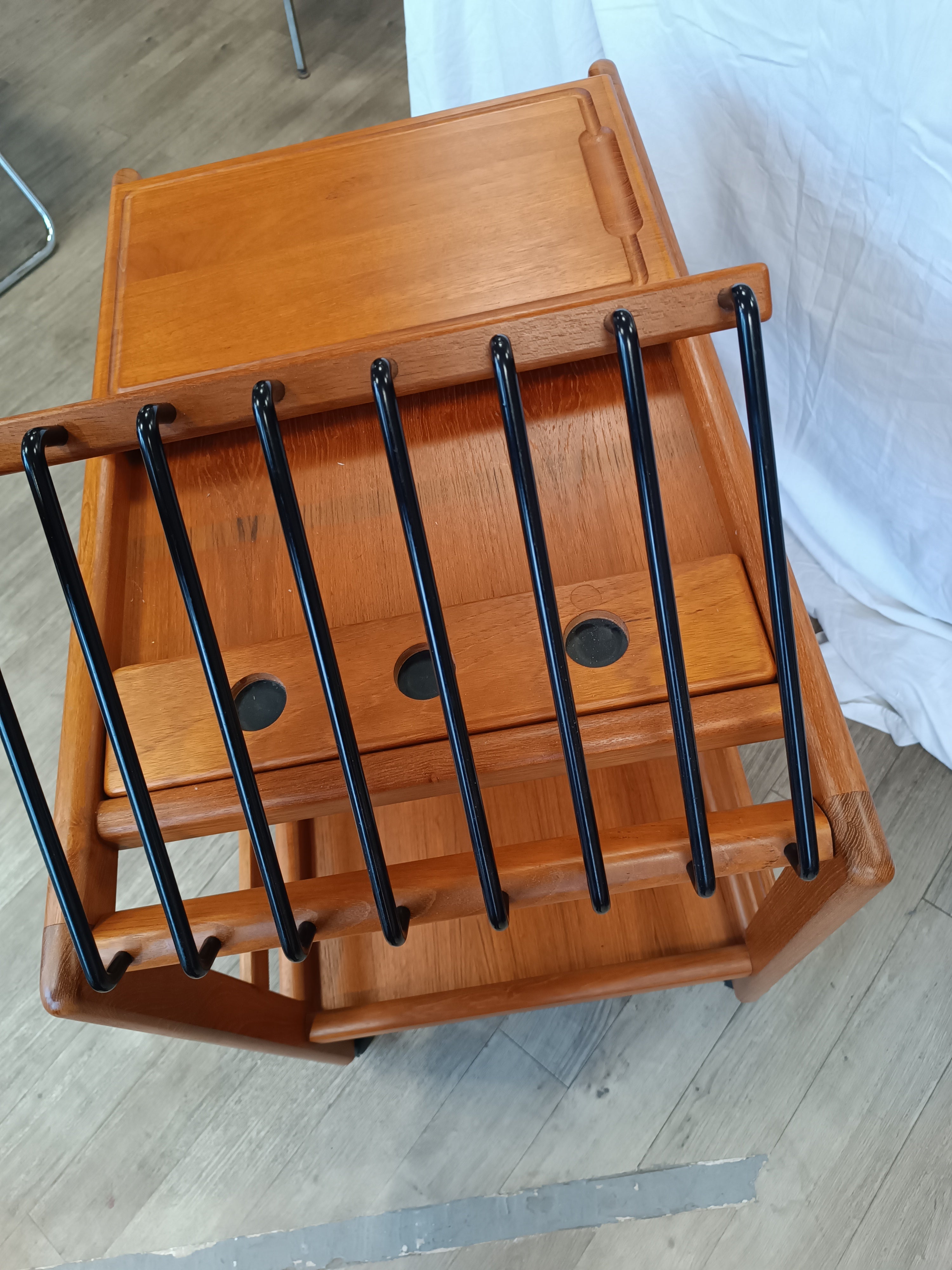 Desserte scandinave en teck massif 1970's