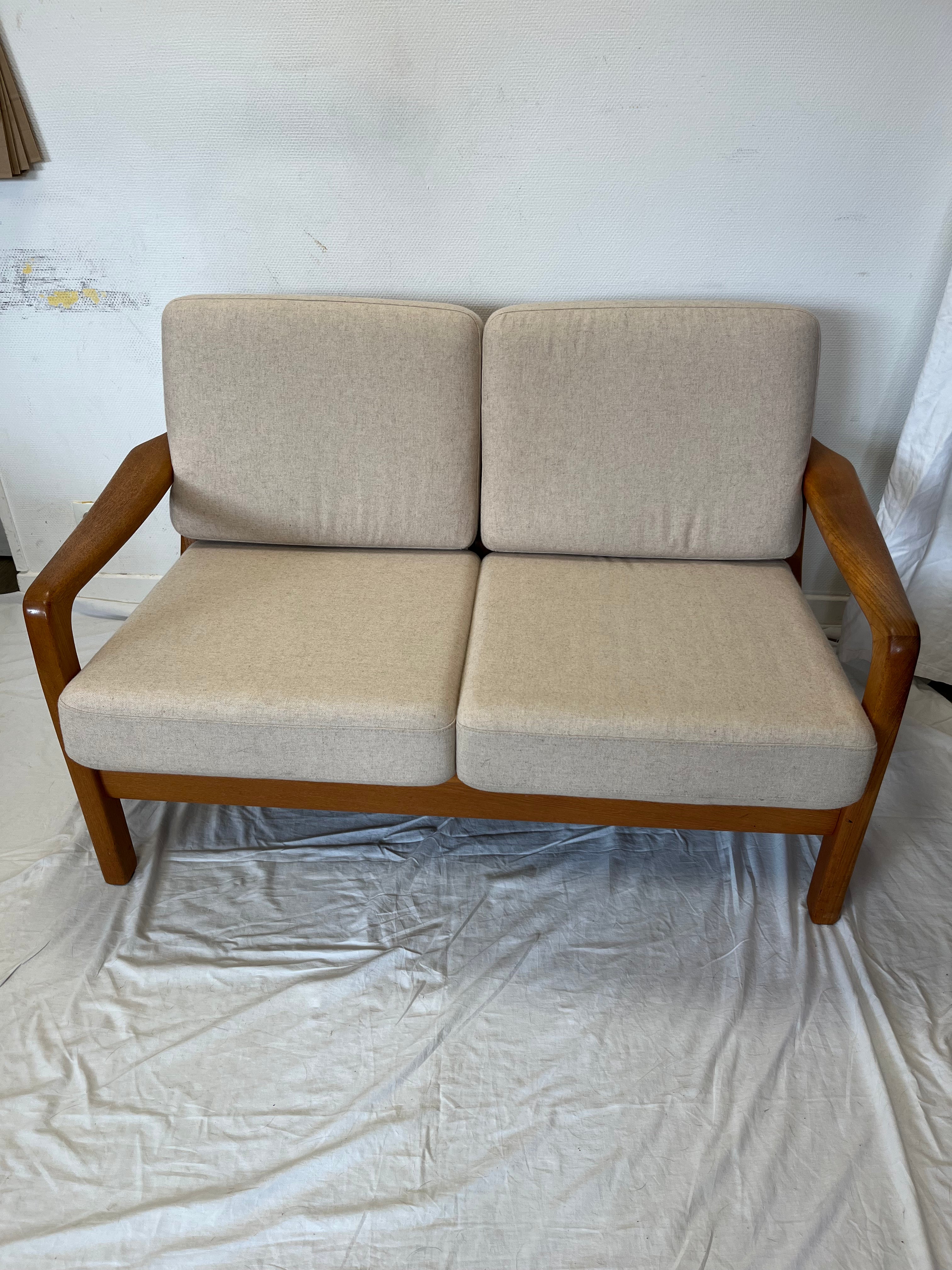 Canapé deux places convertible en teck massif 1970