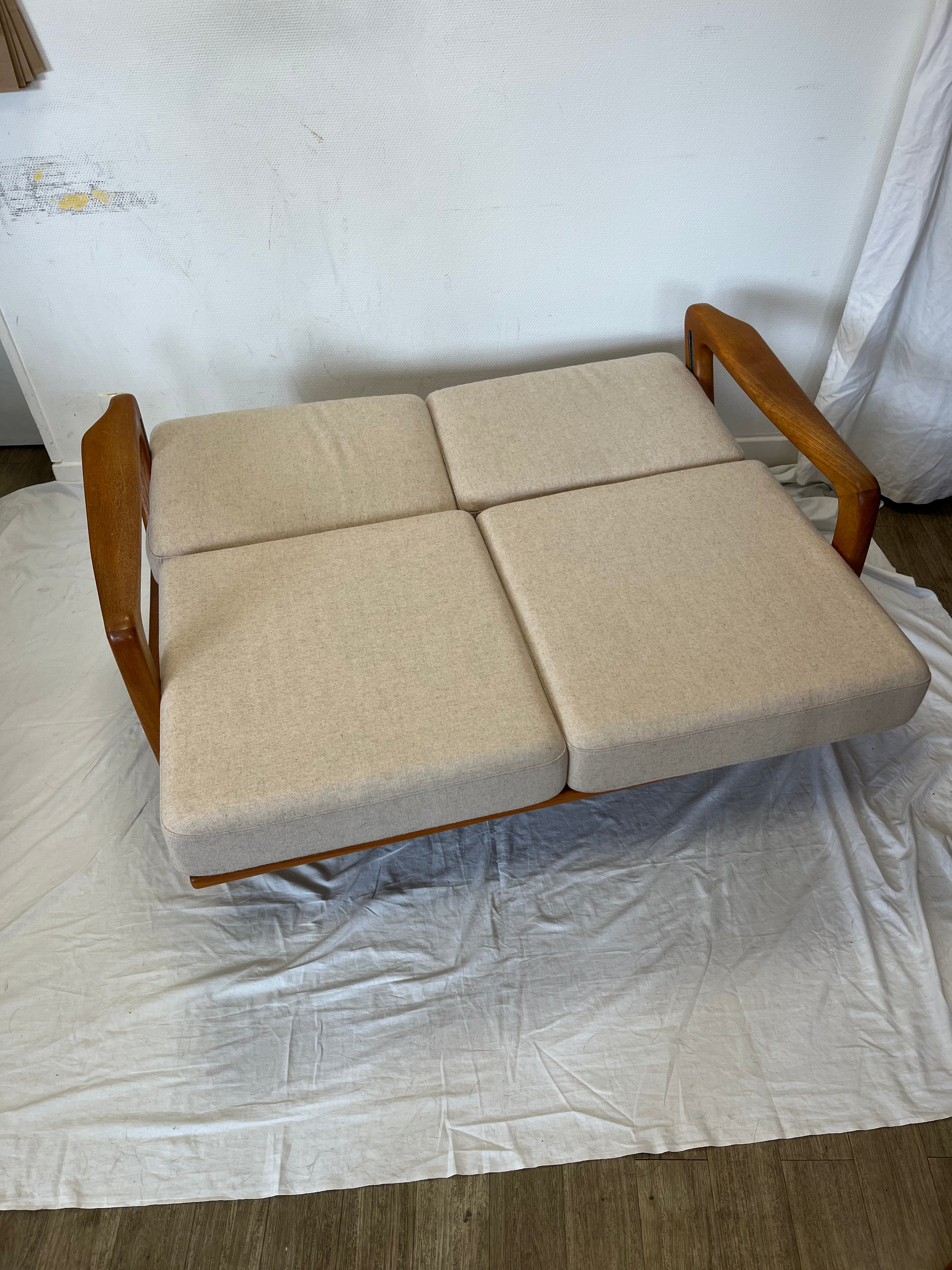 Canapé deux places convertible en teck massif 1970