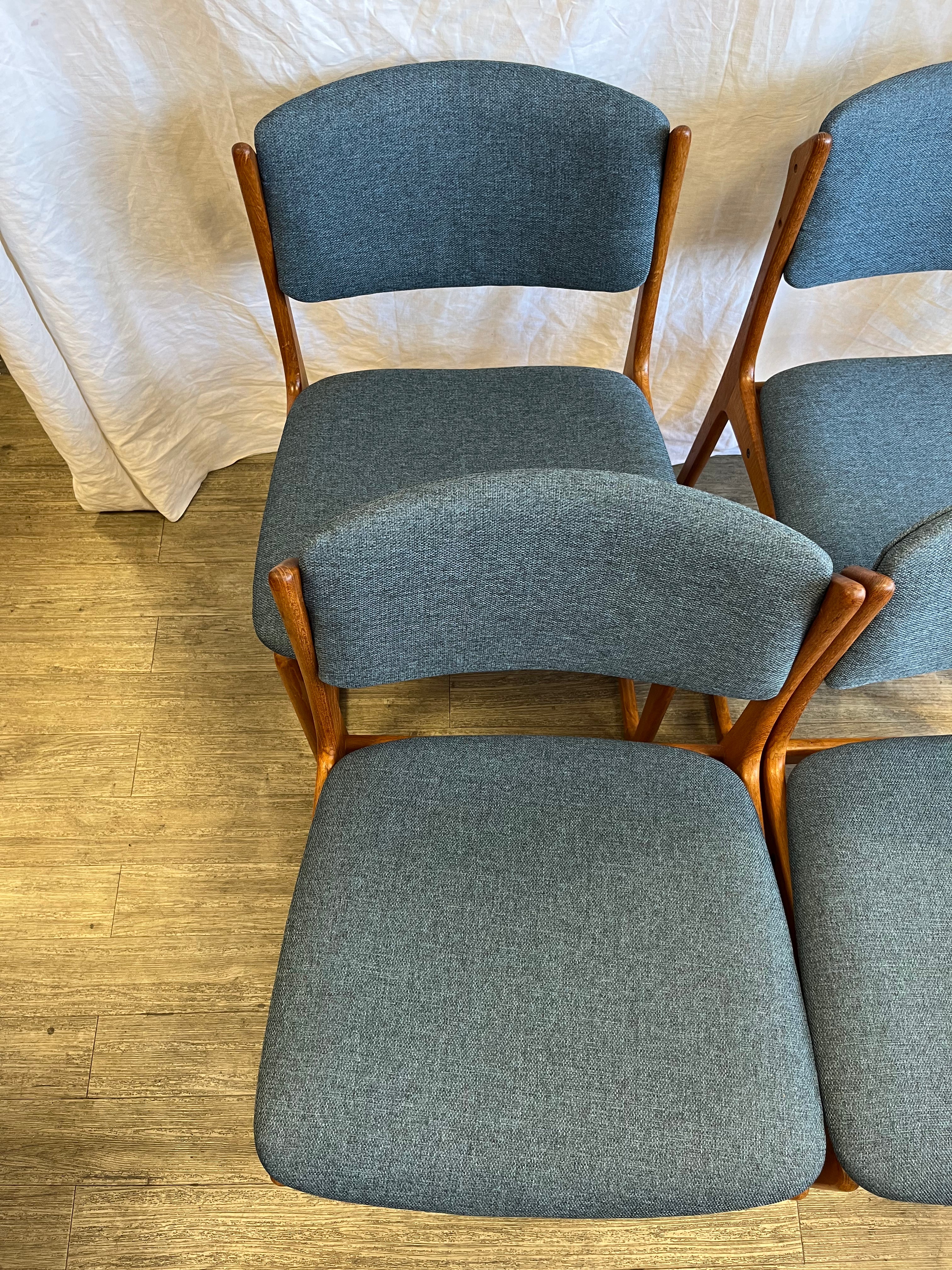 Chaises scandinaves en teck massif Erik Buch 1960