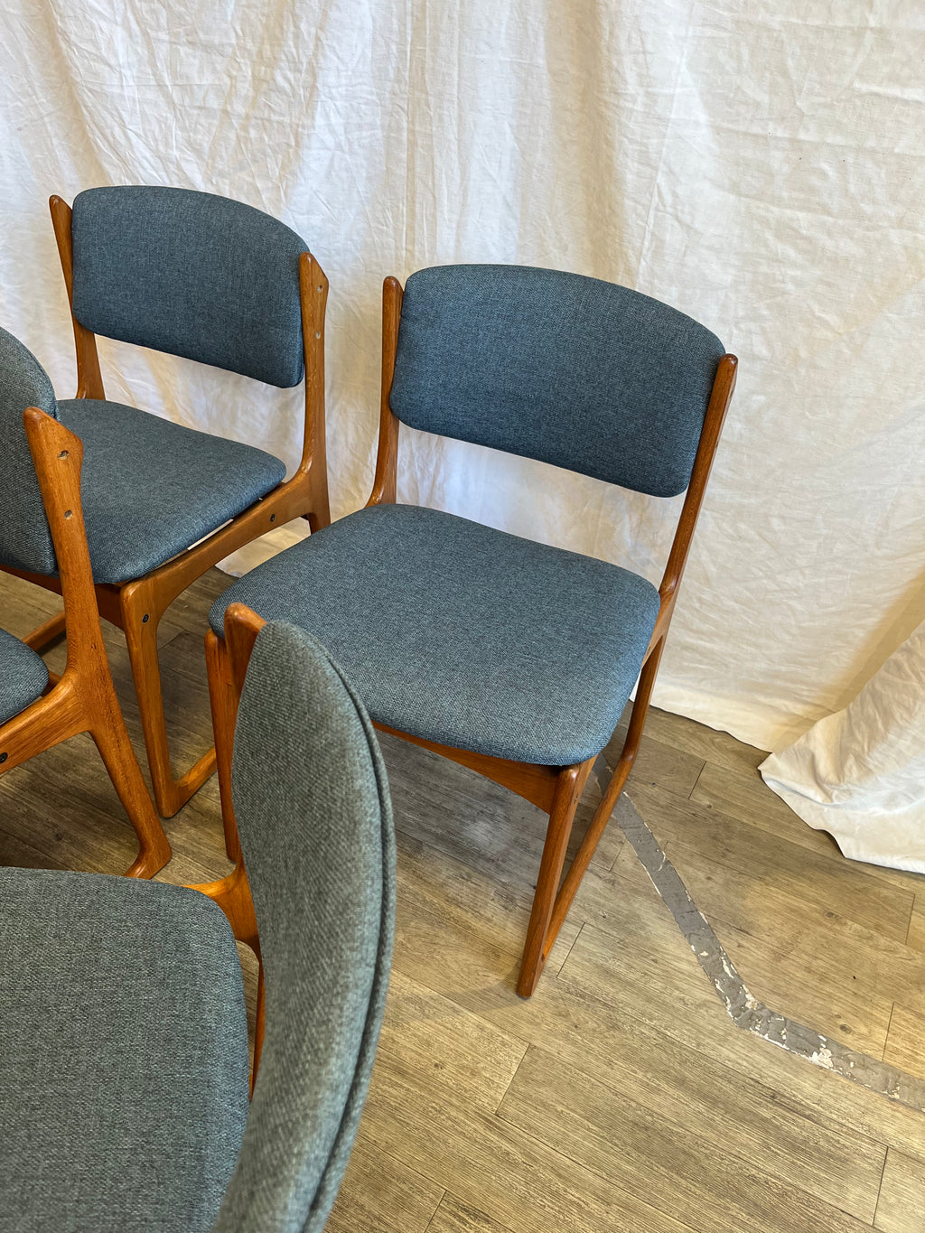 Chaises scandinaves en teck massif Erik Buch 1960