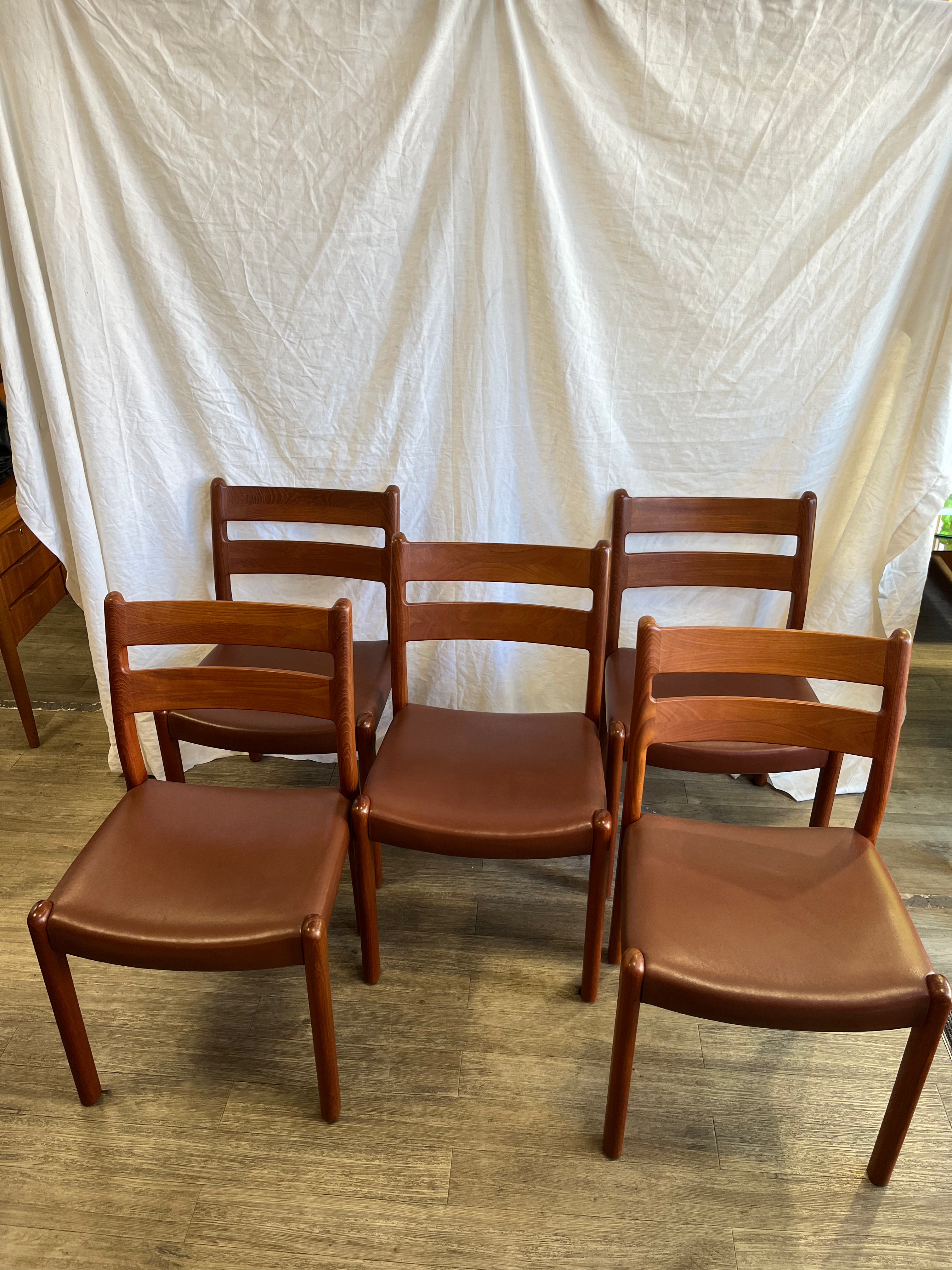 Chaises scandinaves en teck massif Niels O.Møller 1970