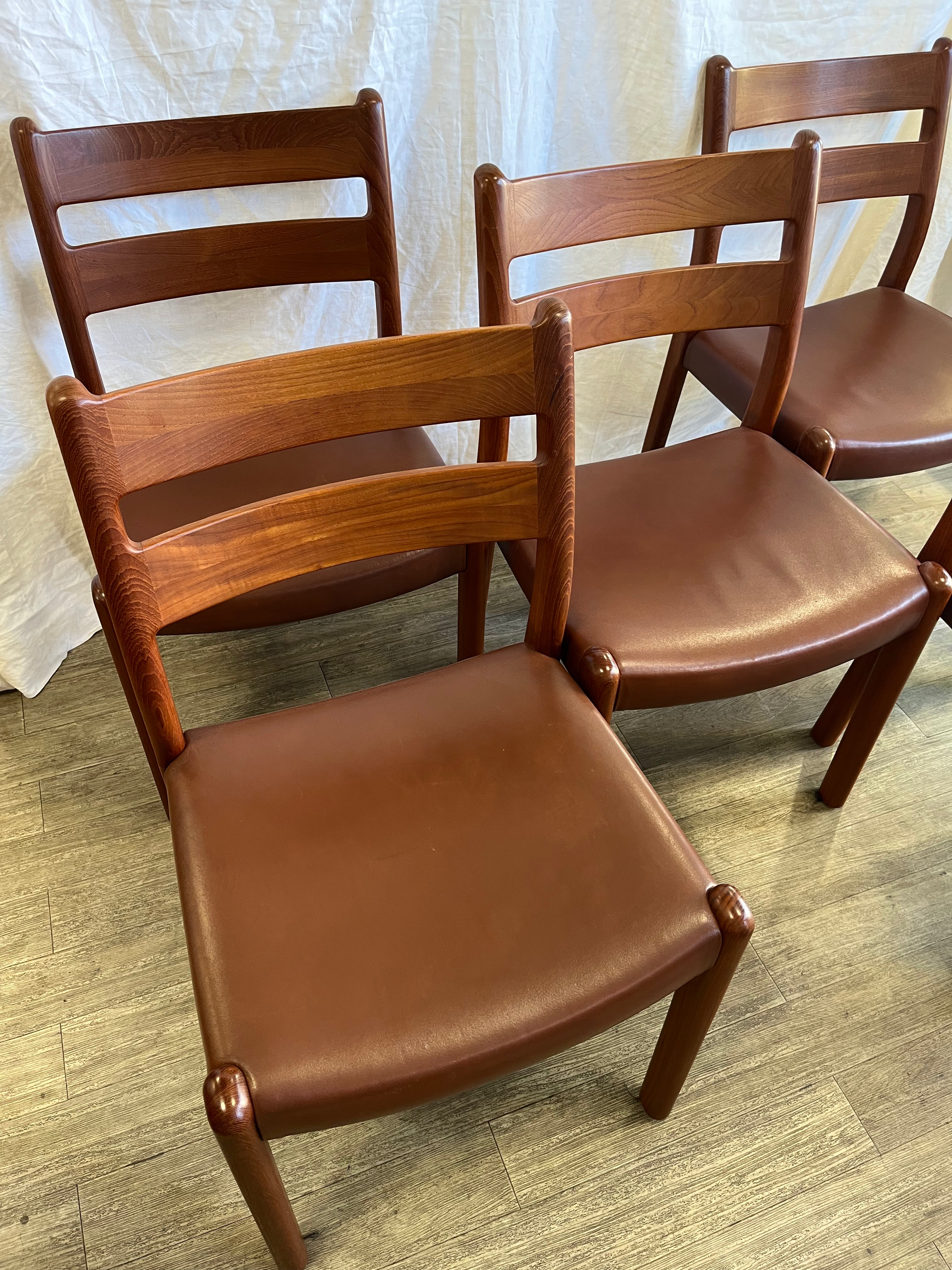 Chaises scandinaves en teck massif Niels O.Møller 1970