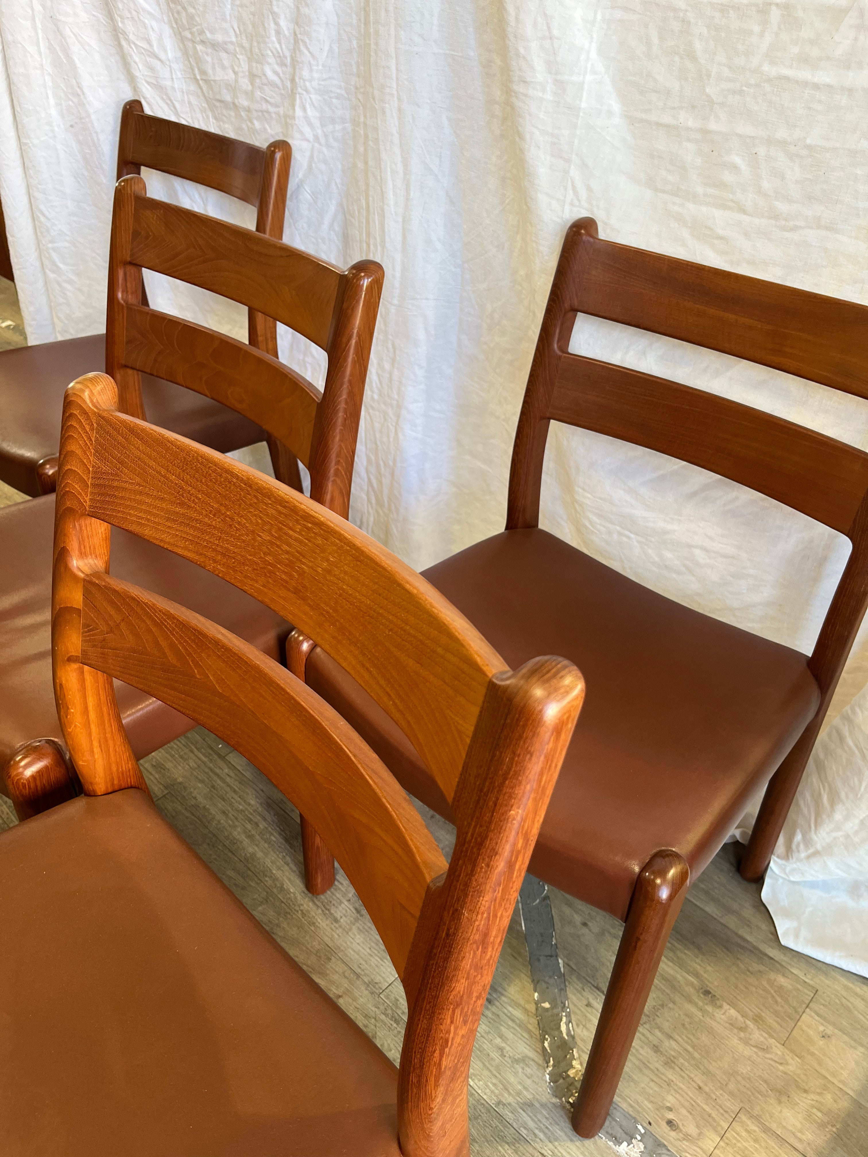 Chaises scandinaves en teck massif Niels O.Møller 1970