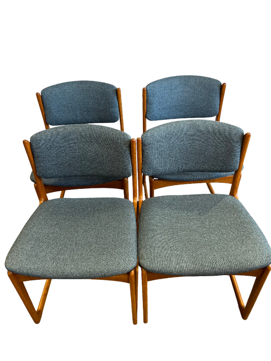 Chaises scandinaves en teck massif Erik Buch 1960