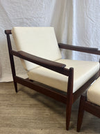 Fauteuil scandinave en teck massif avec ottoman 1960