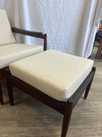 Fauteuil scandinave en teck massif avec ottoman 1960