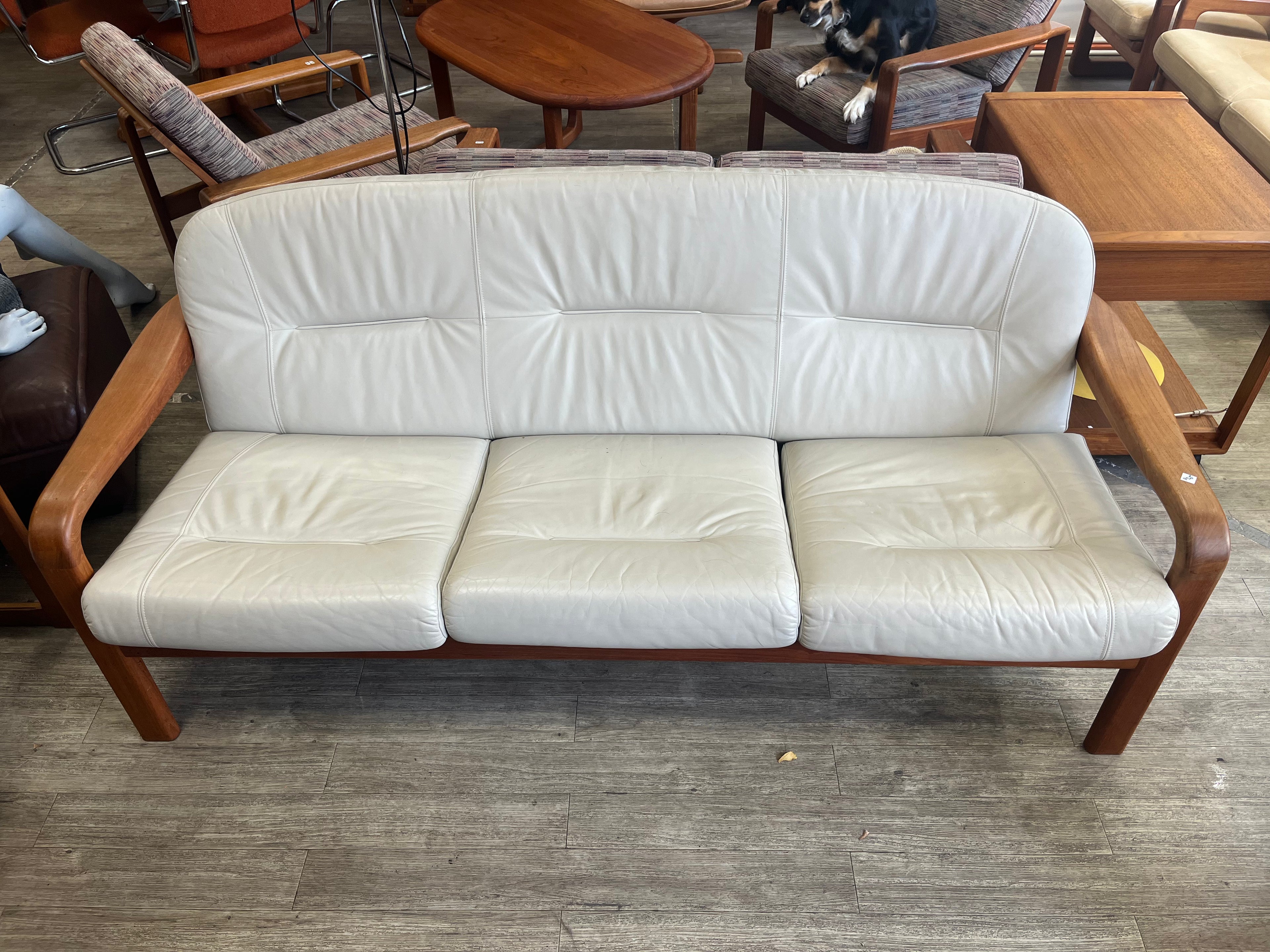 Banquette scandinave en teck massif et cuir 1970