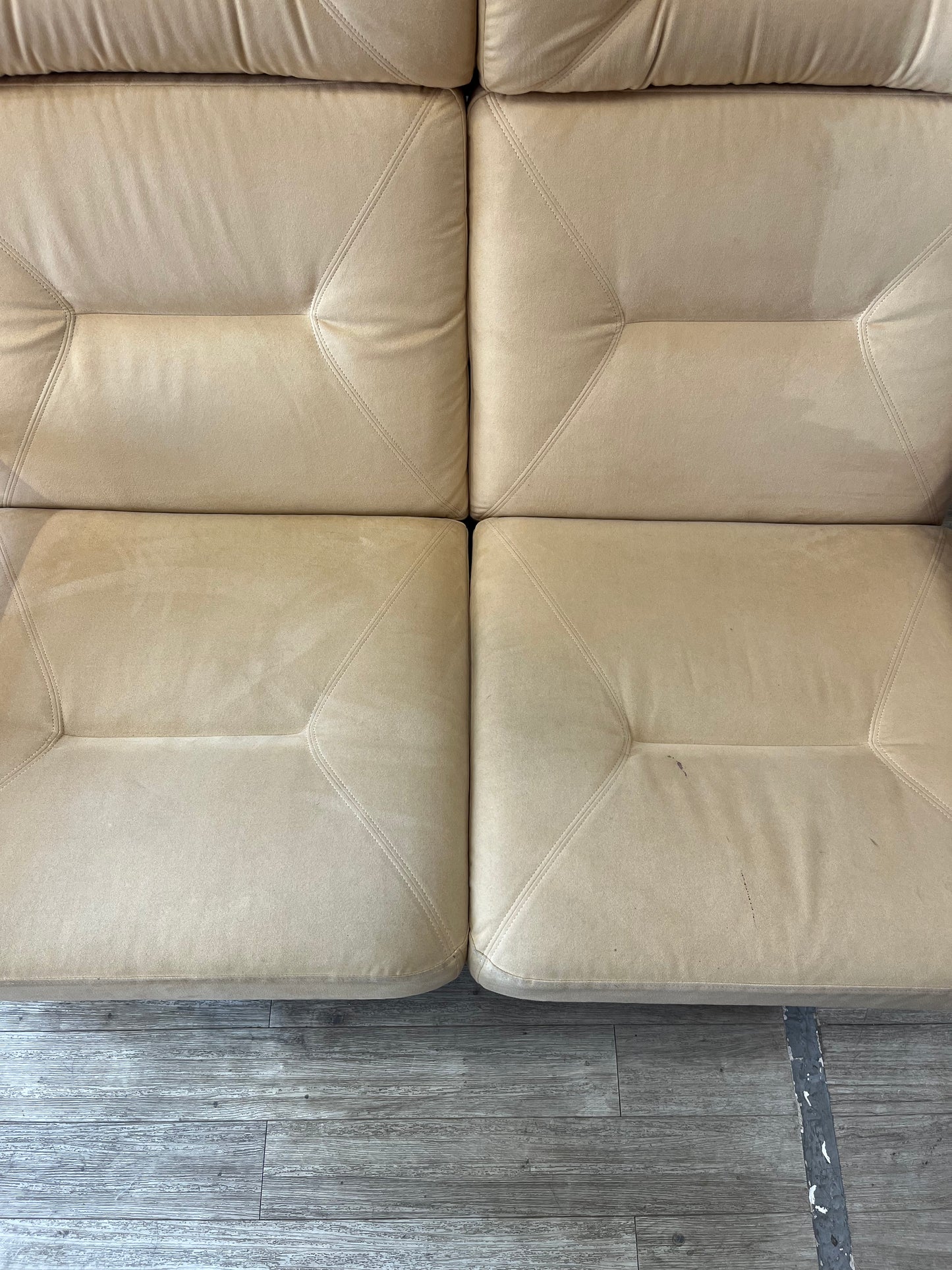 Banquette deux places scandinave en teck massif et daim 1970